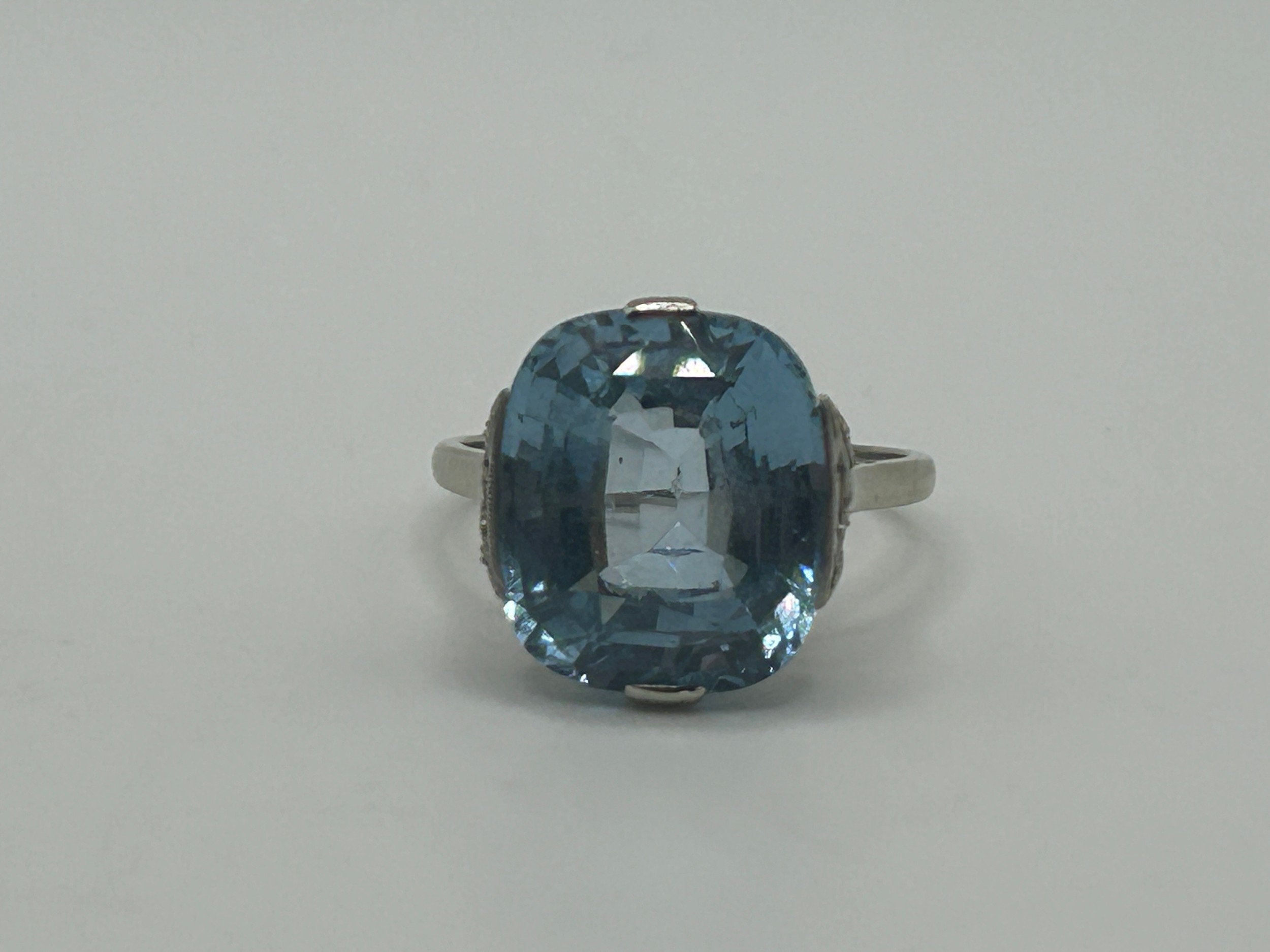 An 18ct white gold and blue stone ring, ring size M, in a vintage jewellery box stone size: 14.3 - Image 2 of 5