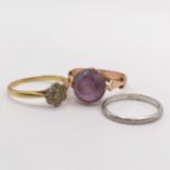 A purple stone dress ring (ring size O), a platinum wedding band (ring size K), 1.8 g, and a dress