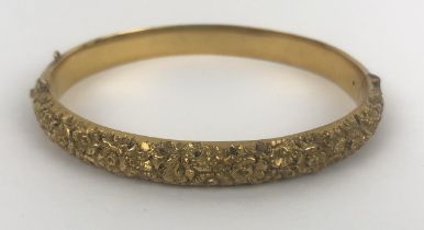 A Victorian 15ct gold hinged bangle, engraved with two sets of monogrammes and dated 21 11 89, 12.