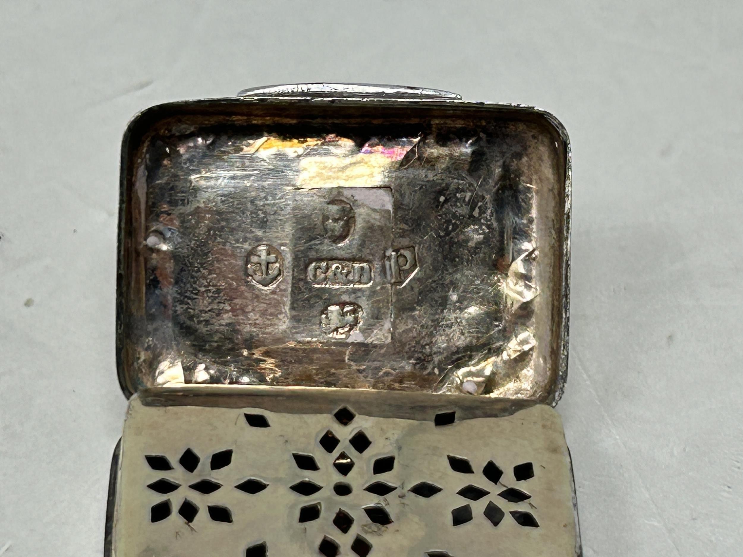 A 19th century silver vinaigrette, marks rubbed, another, and a silver and enamel vinaigrette (3) - Image 5 of 5