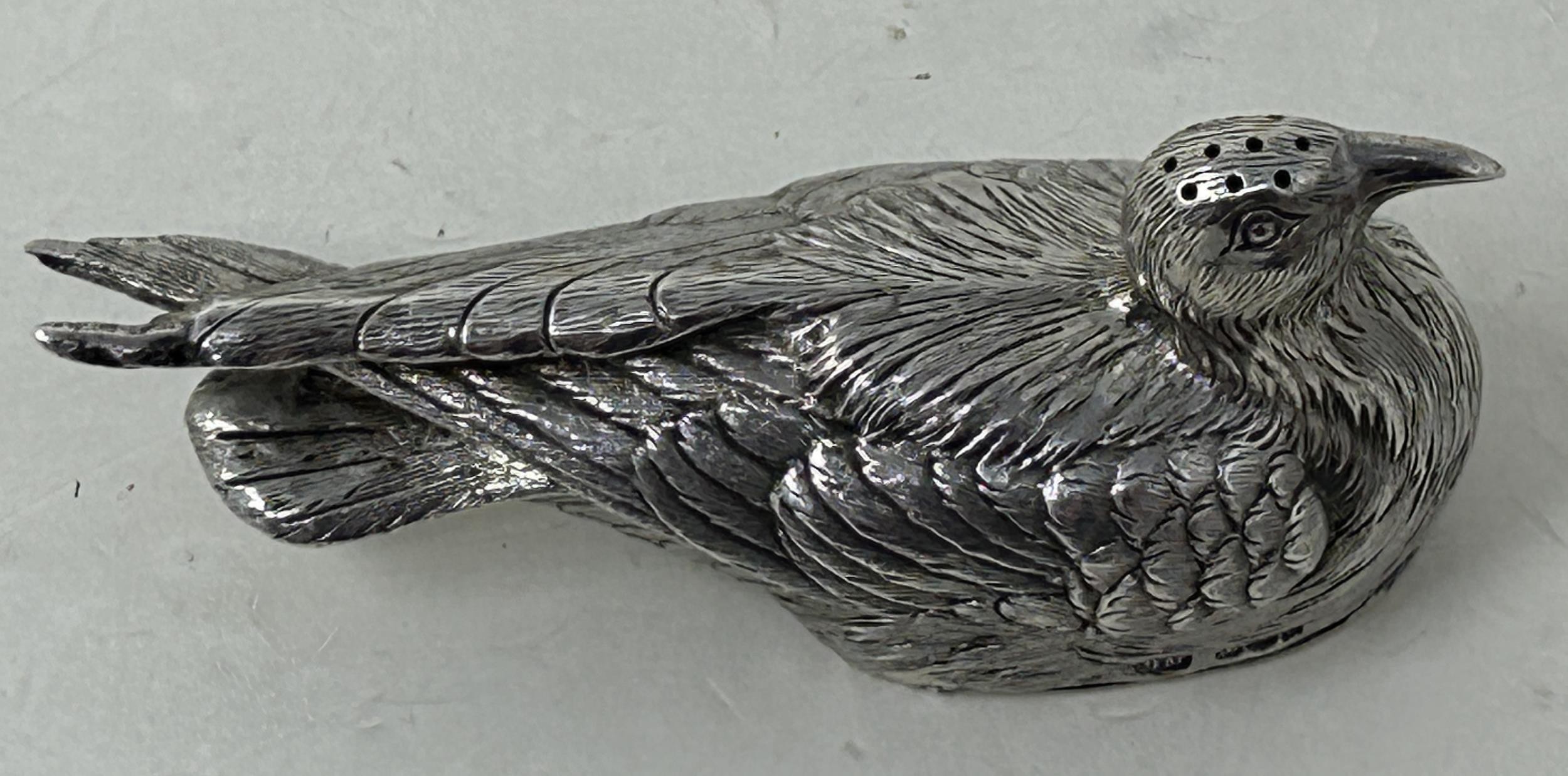 A novelty Dutch silver box, in the form of a game bird, import marks for 1910, 2.1 ozt - Bild 2 aus 5