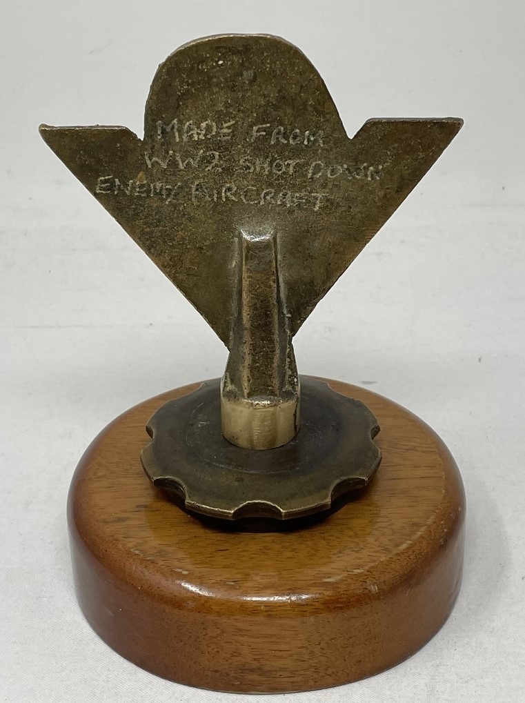 A Winston Churchill ‘V for Victory’ car mascot , rare version in bronze, 1940s differing from the - Bild 2 aus 6