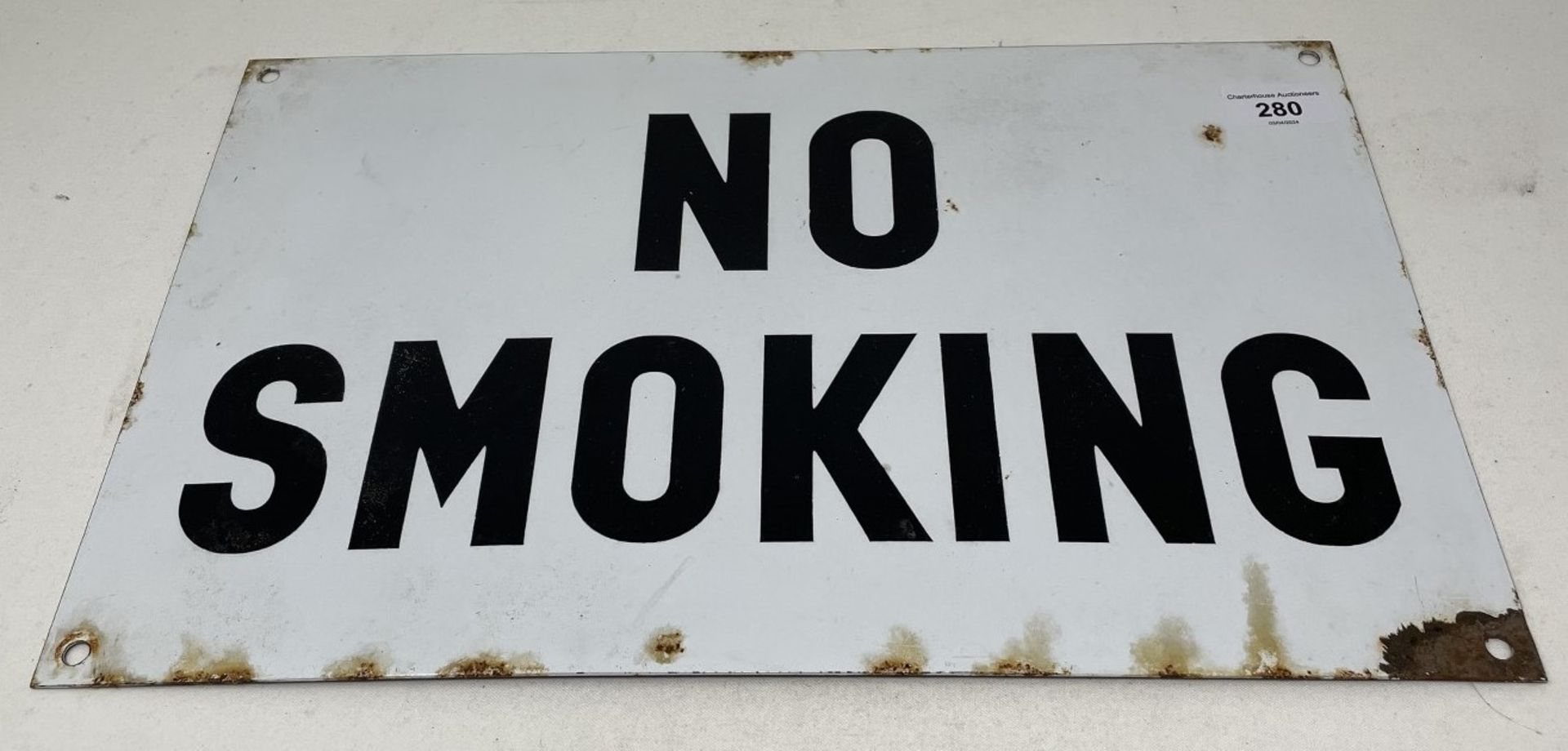 An enamel sign, No Smoking, 25.5 x 40.5 cm A little damage, mostly to the edges - Image 2 of 5