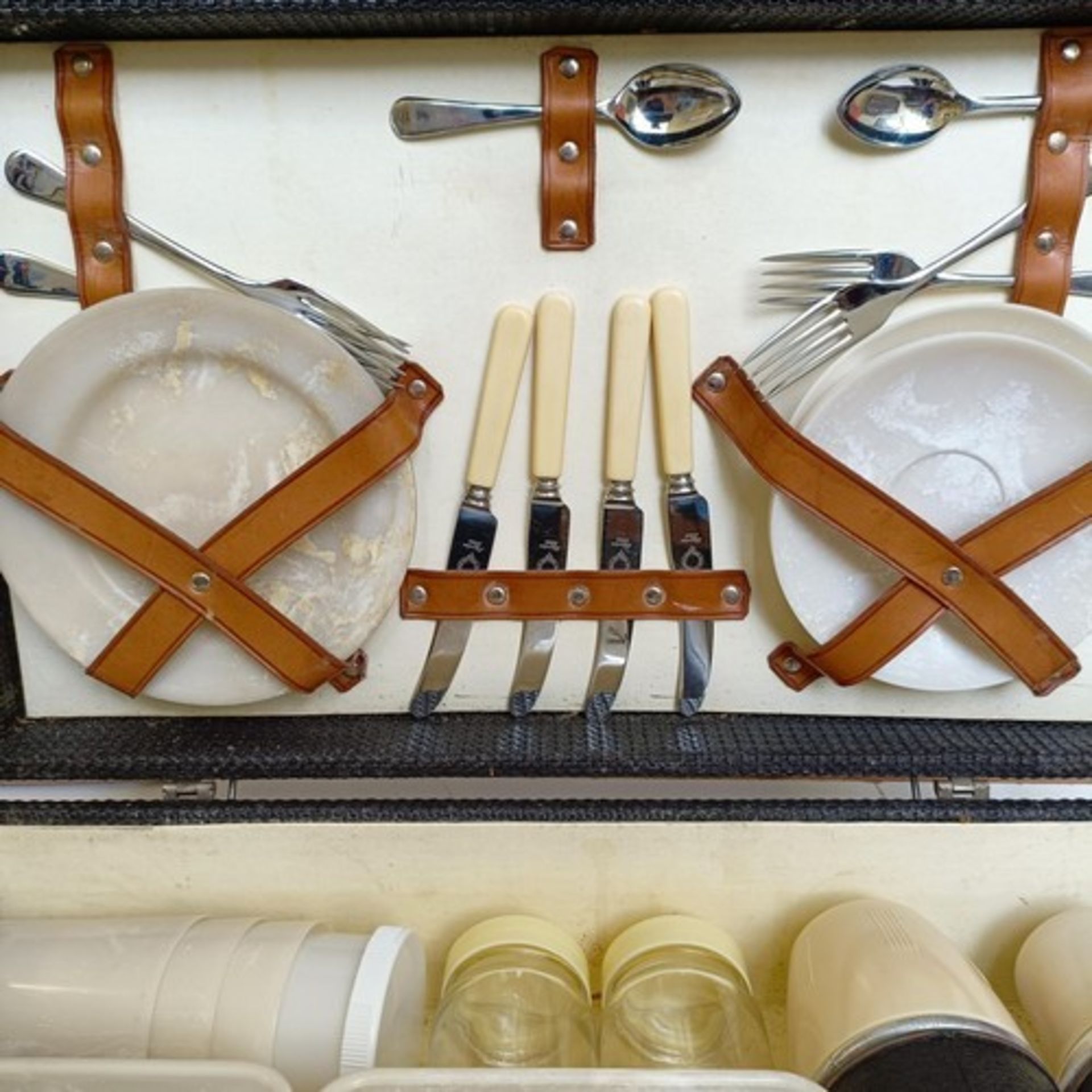 A Brexton picnic set, retailed by Harrods, virtually unused, 50 cm wide, a picnic set, in a case - Image 10 of 14