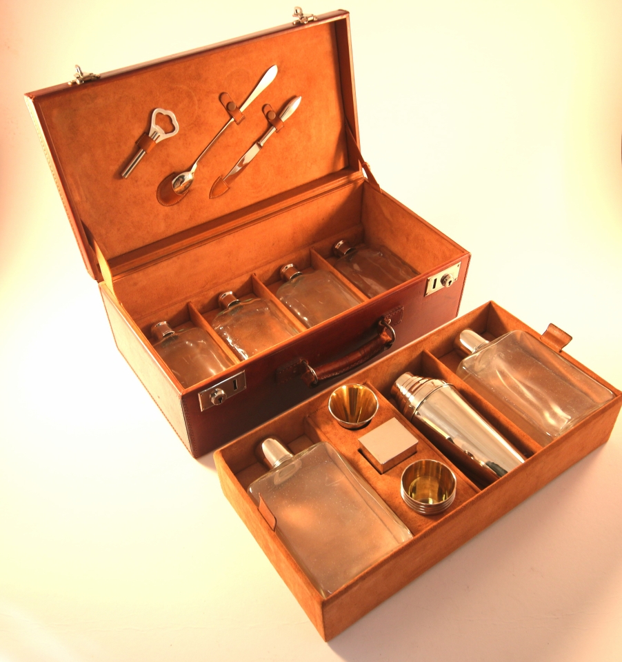 A rare German 1920s four person cocktail or drinks set, the leather case opens to reveal a fully