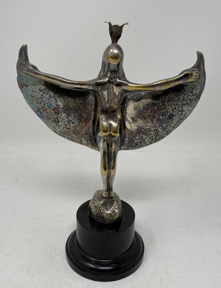 An A E Lejeune 1920s Egyptian Goddess accessory mascot, mounted on a plinth base, 23 cm high - Image 2 of 4