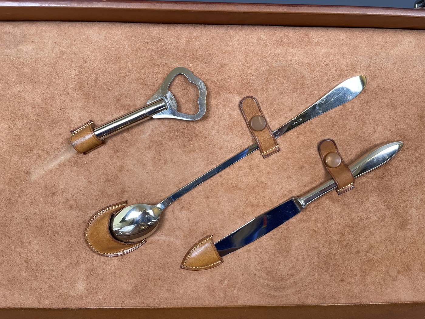 A rare German 1920s four person cocktail or drinks set, the leather case opens to reveal a fully - Image 4 of 11