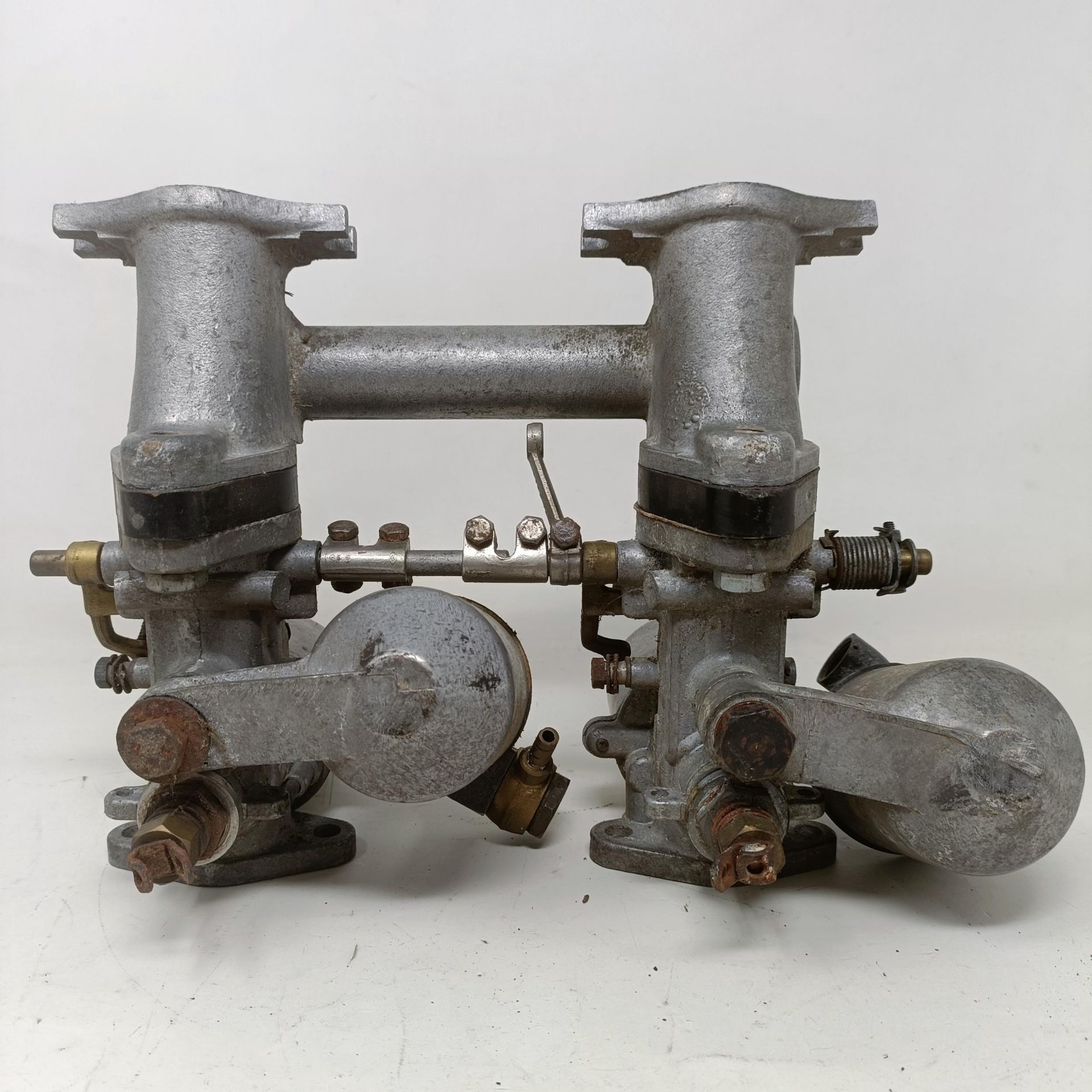 A pair of 1 1/4 inch SU carburettors, 6 inches between centres, on a manifold - Image 3 of 12