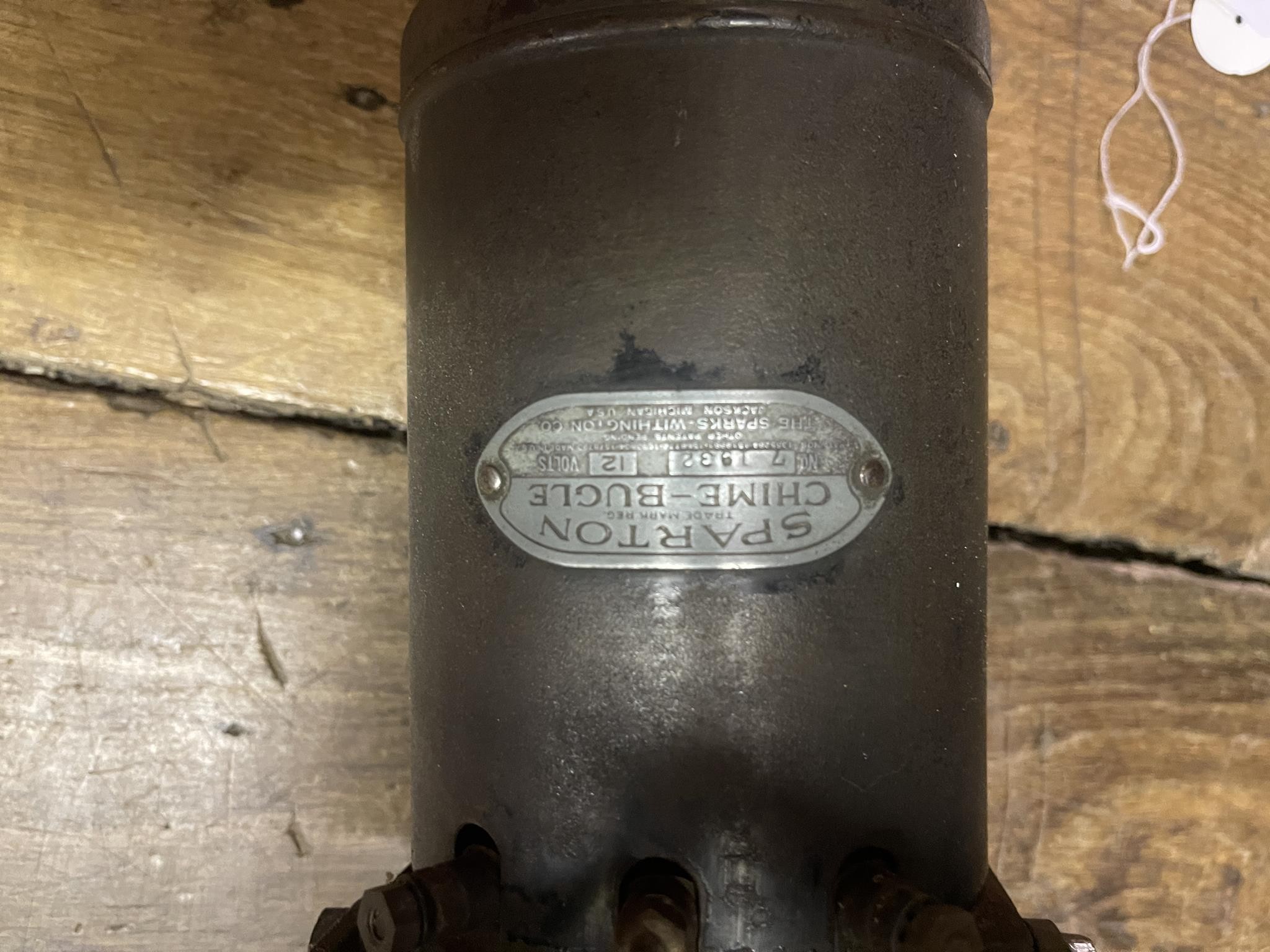 A vintage Sparton Chime-Bugle triple motor horn, 12 volt Condition unknown - Image 2 of 2