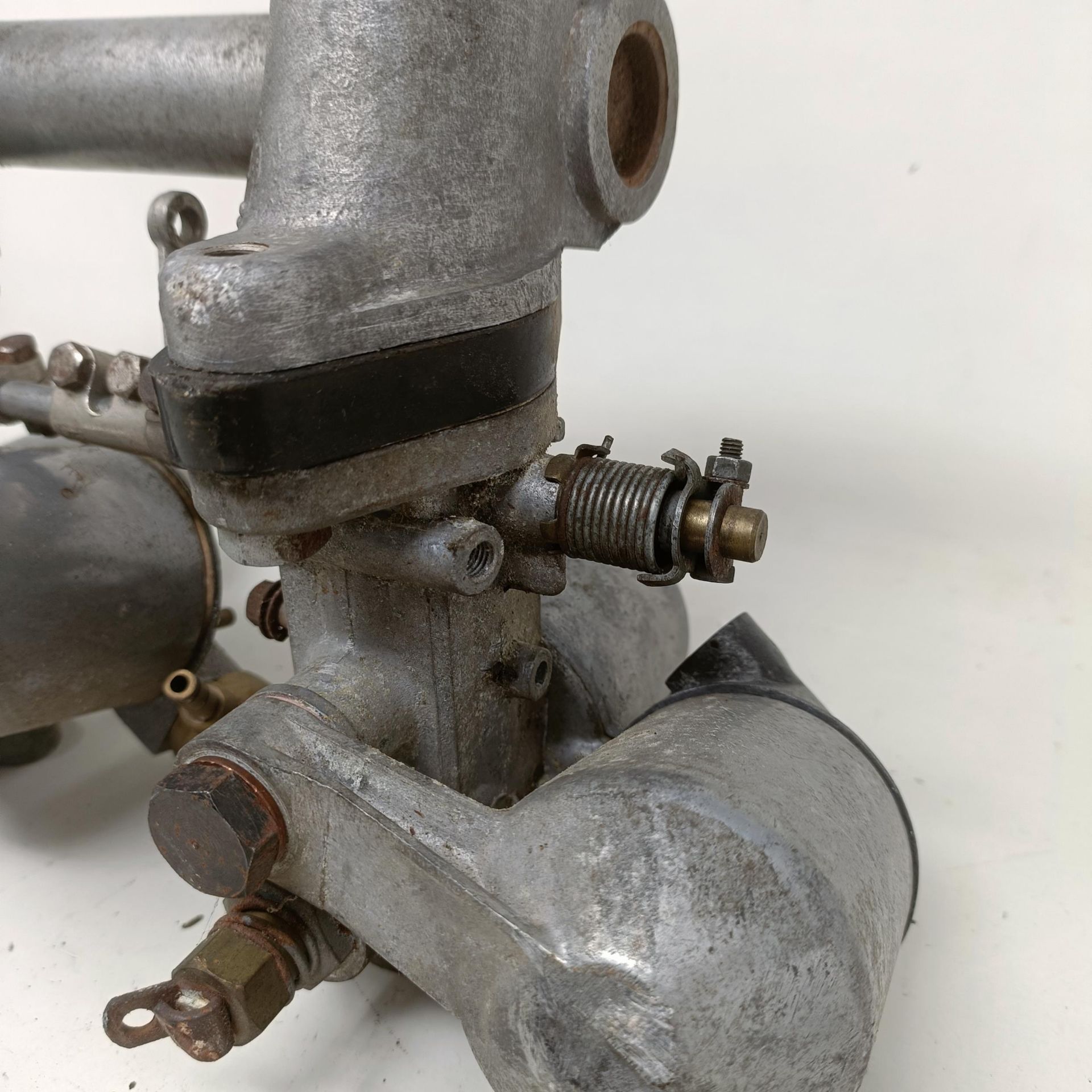 A pair of 1 1/4 inch SU carburettors, 6 inches between centres, on a manifold - Image 6 of 12