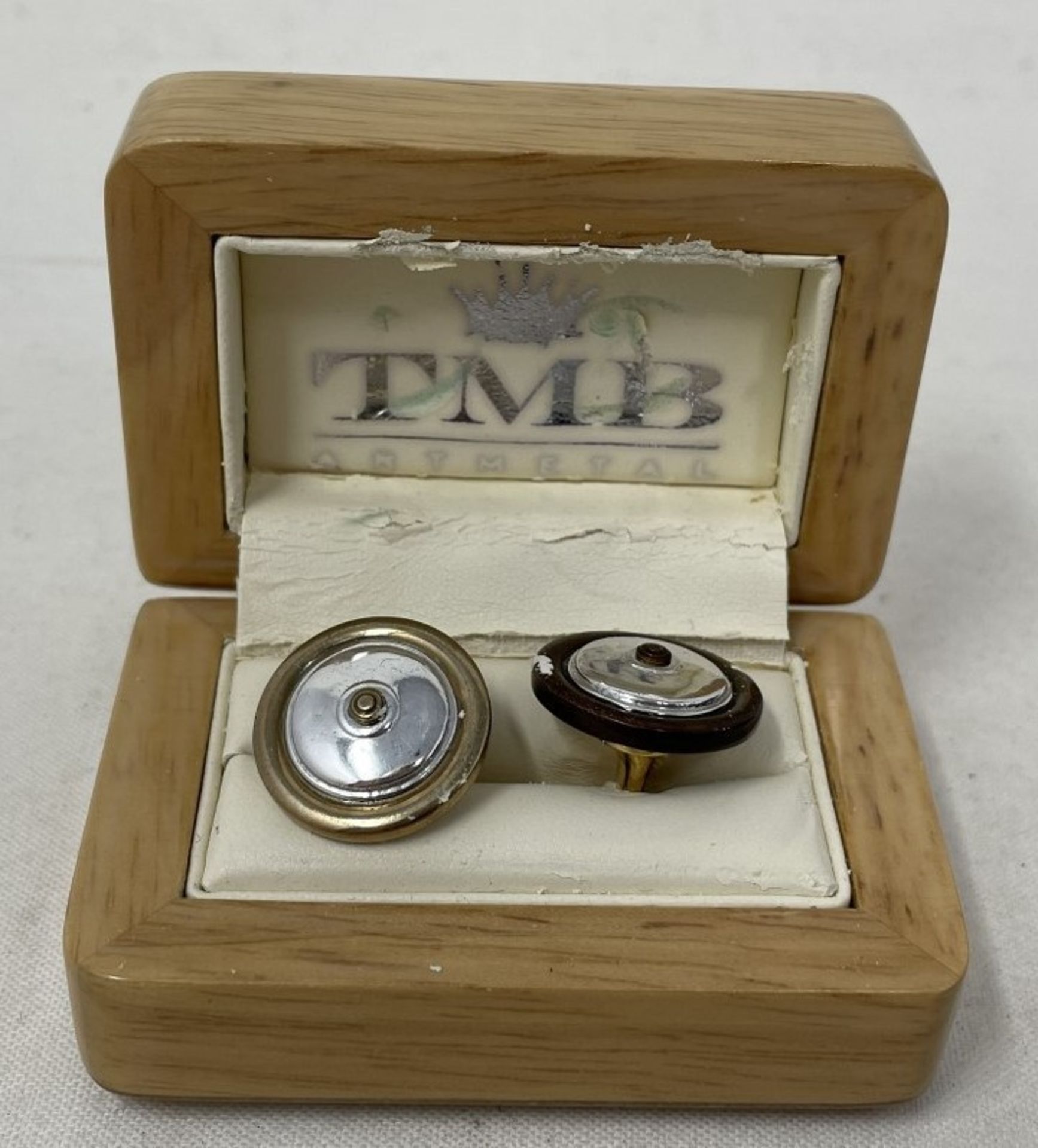 A TMB Artmetal lapel pin, 350hp Sunbeam Bluebird Land Speed Record Car, crafted using donor - Image 2 of 4