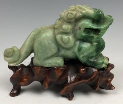 A Chinese carved green carnelian figure of a crouching Buddhist lion, probaby Qing Dynasty, 6 cm