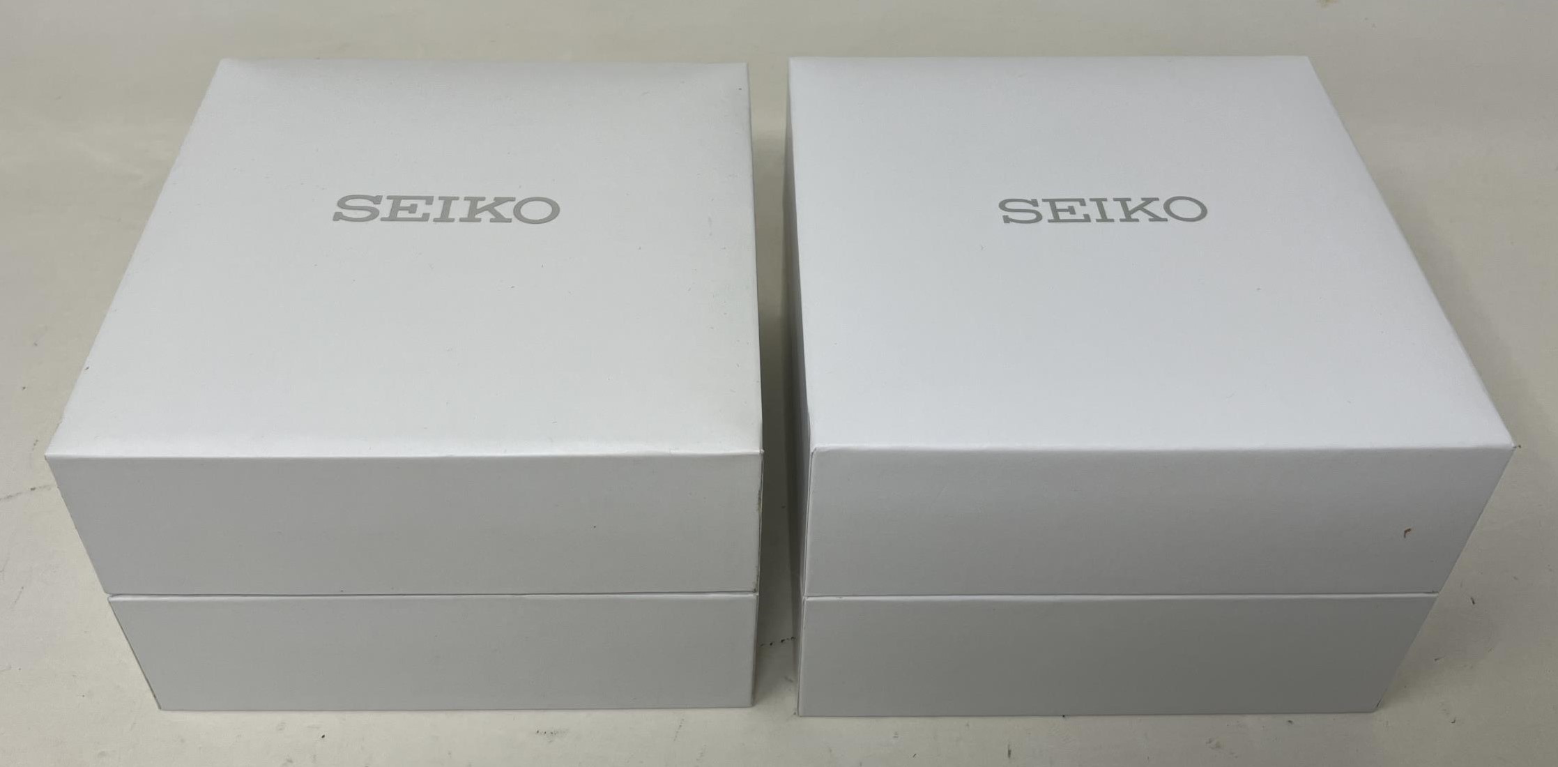 A gentleman's stainless steel Seiko Chronograph 100m wristwatch, on a fabric strap, boxed, with - Bild 4 aus 4