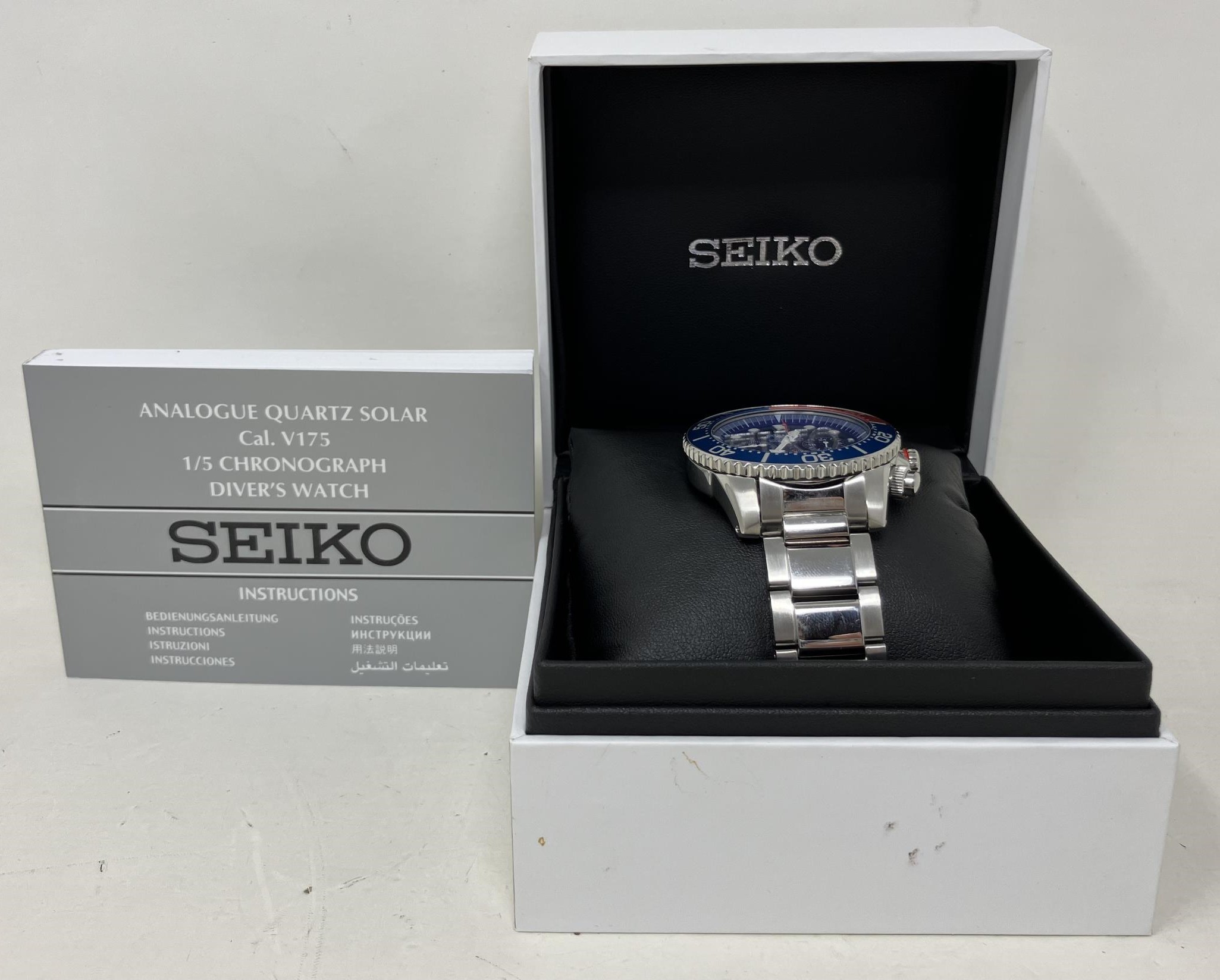 A gentleman's stainless steel Seiko Solar Chronograph divers 200m wristwatch, boxed, with - Image 2 of 3