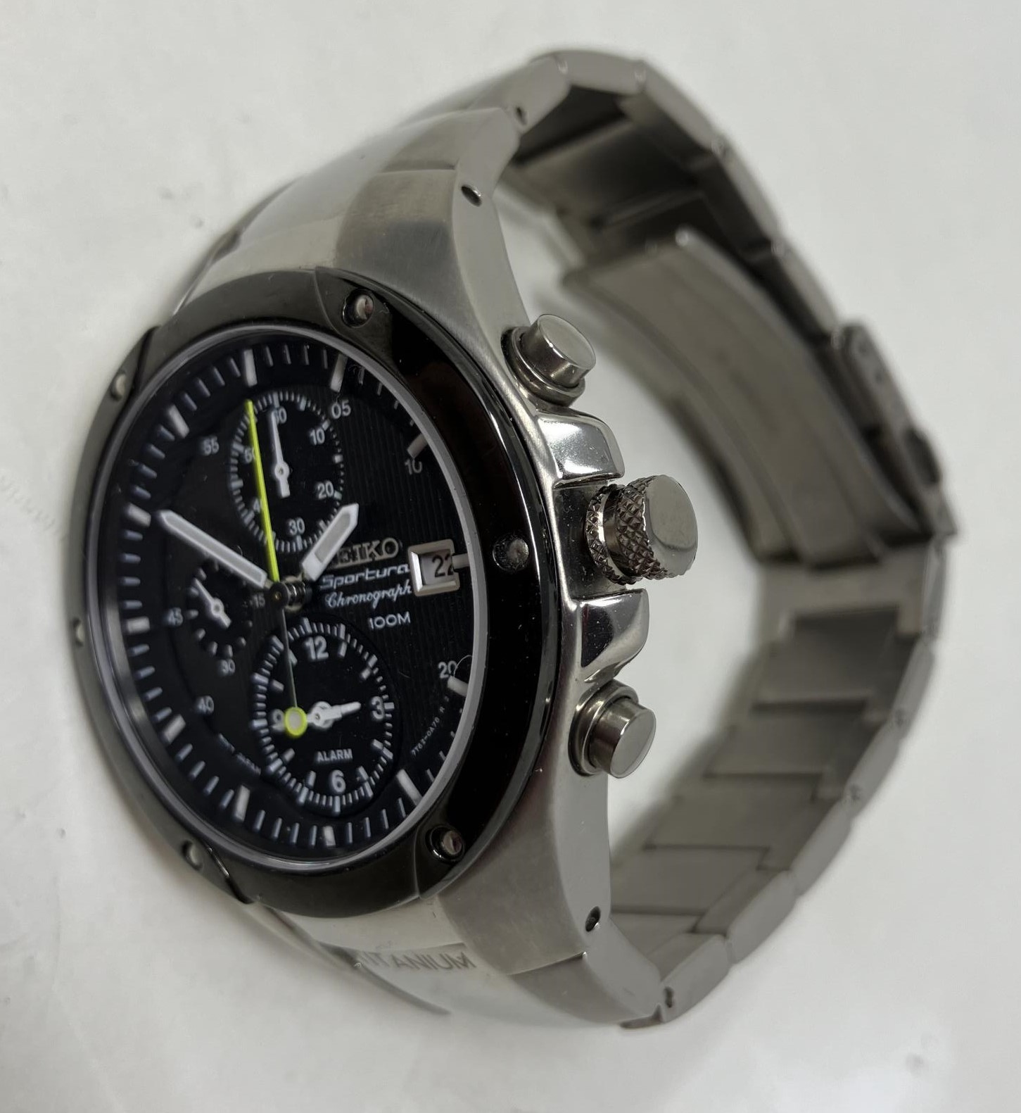 A gentleman's titanium Seiko Sportura Chronograph 100m wristwatch No box or papers present - Image 2 of 2