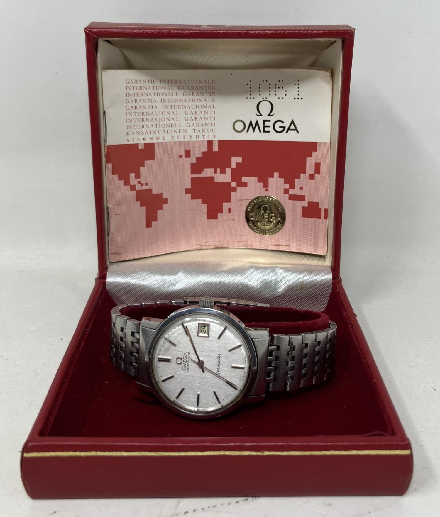 A gentleman's stainless steel Omega Automatic Seamaster wristwatch, with baton indices and a date, - Bild 2 aus 3