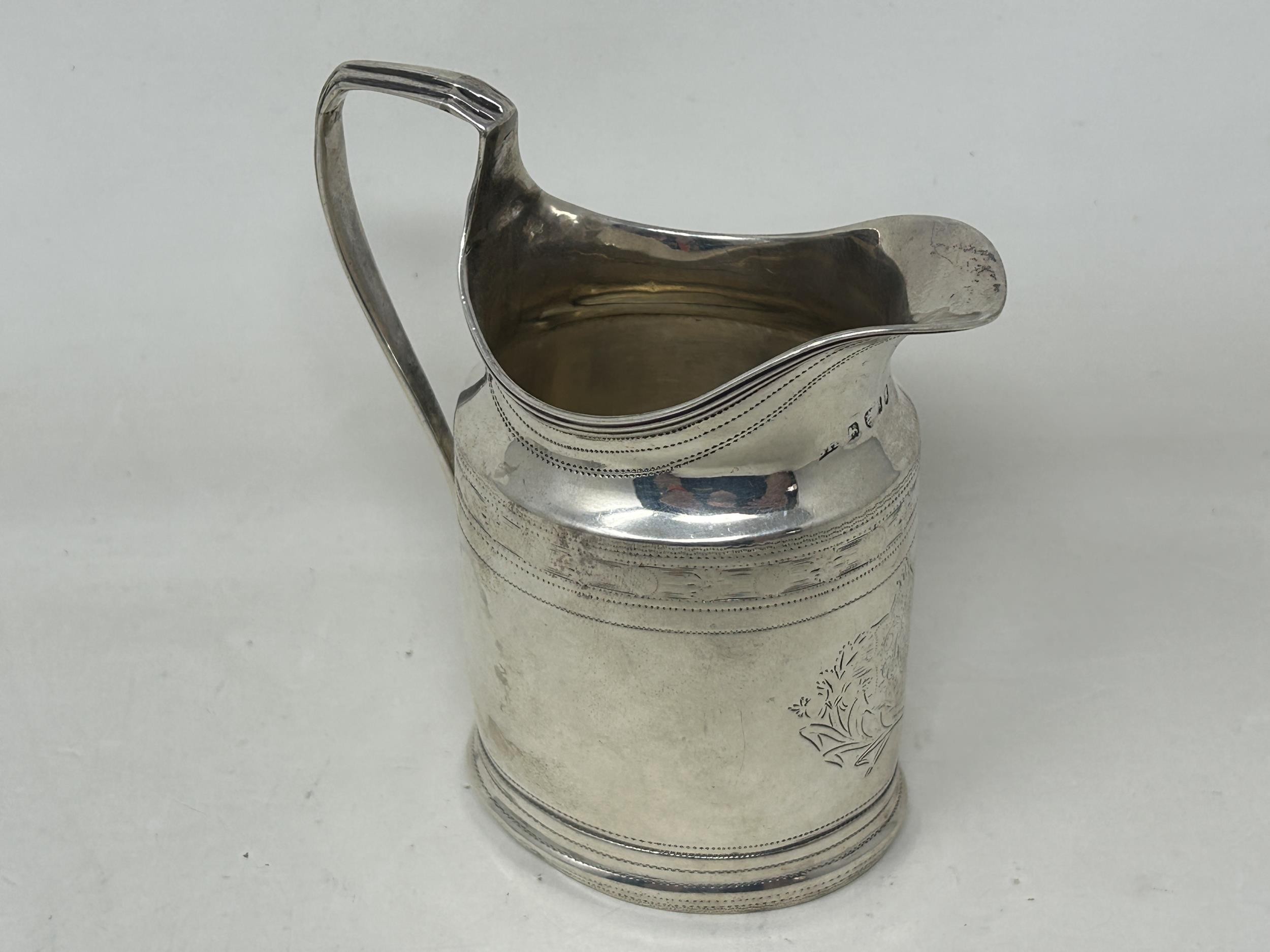 A George III silver cream jug, London 1796, 4 ozt - Image 2 of 5