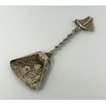 A Continental silver coloured metal novelty caddy spoon, with a ship finial, 18 g