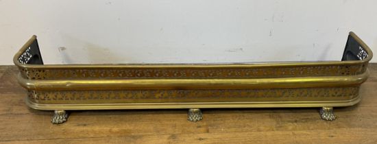 A Victorian brass fender, 107 cm wide