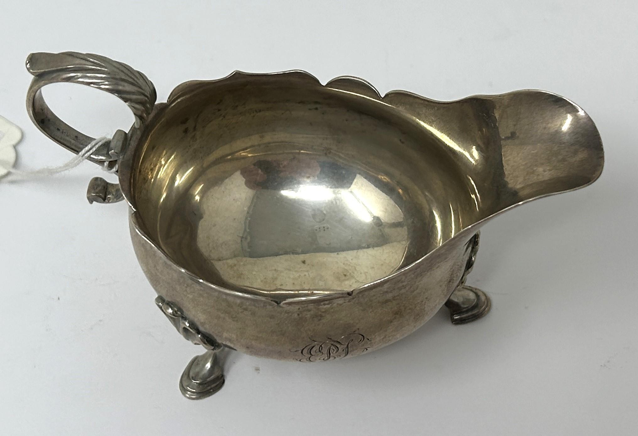 A George IV silver sauceboat, Barnard Bros, London 1821, 2.8 ozt - Image 2 of 6