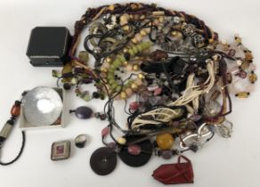 Assorted costume jewellery