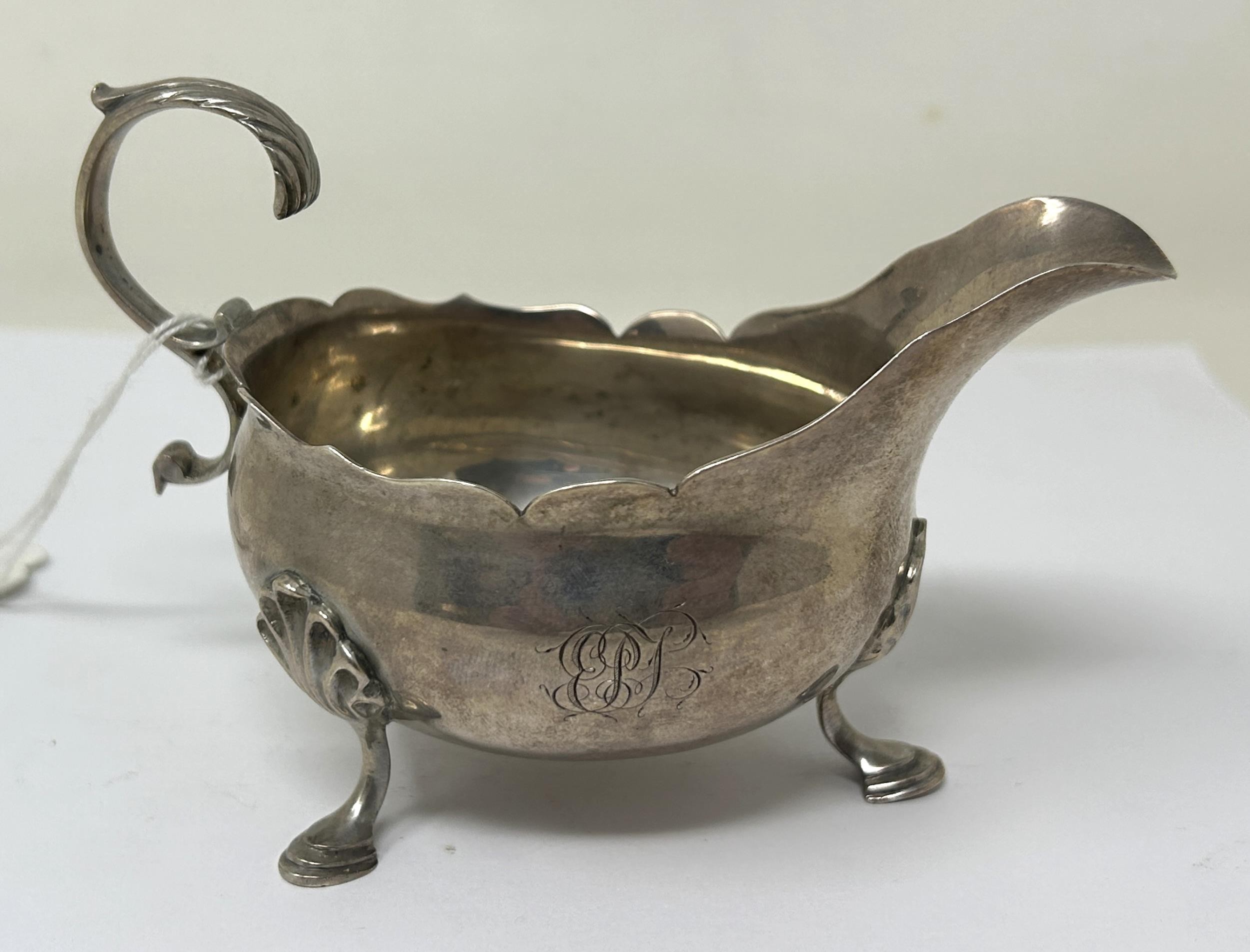 A George IV silver sauceboat, Barnard Bros, London 1821, 2.8 ozt