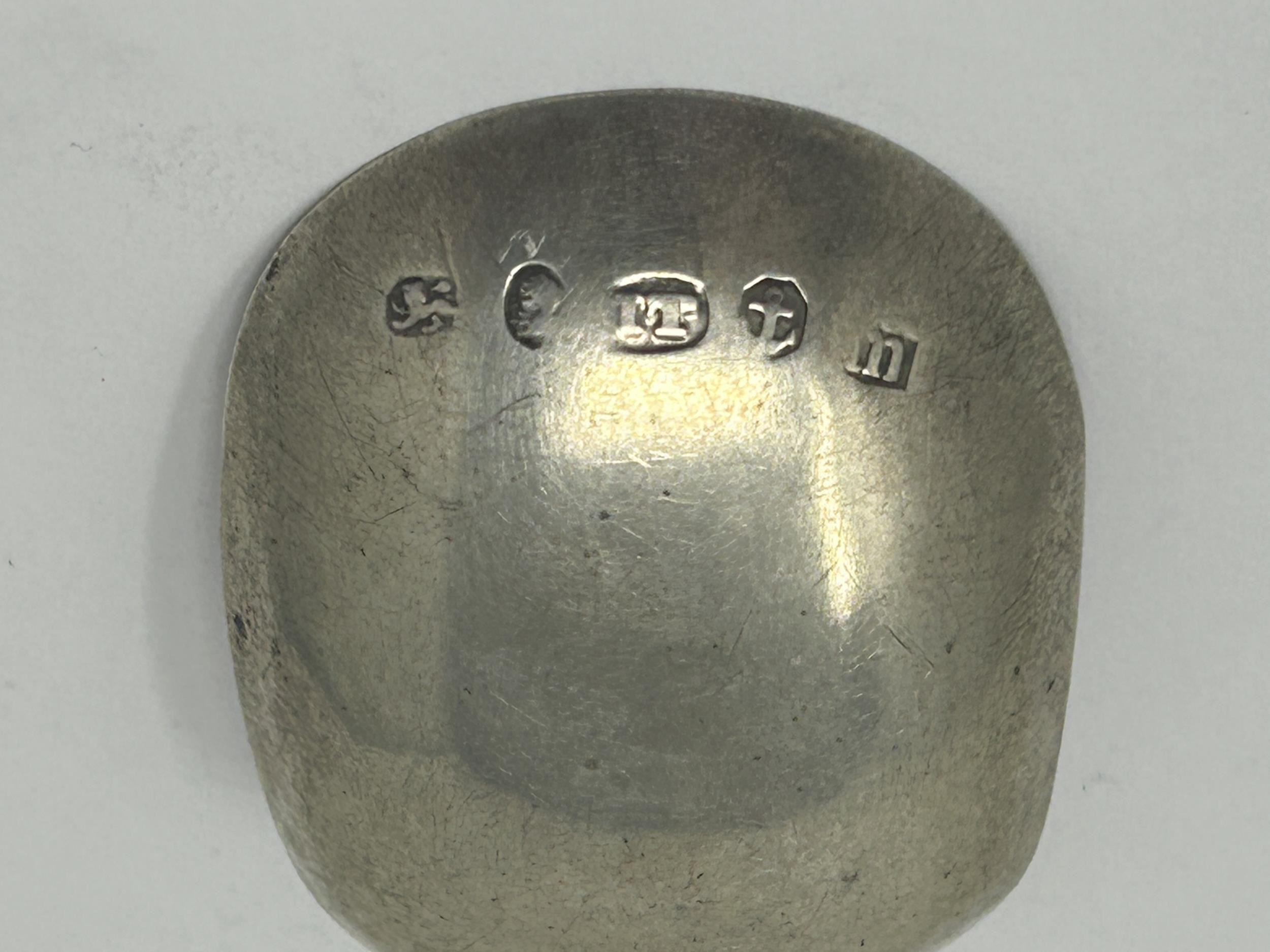 A George III silver caddy spoon, Birmingham 1810, 6 g - Image 4 of 5