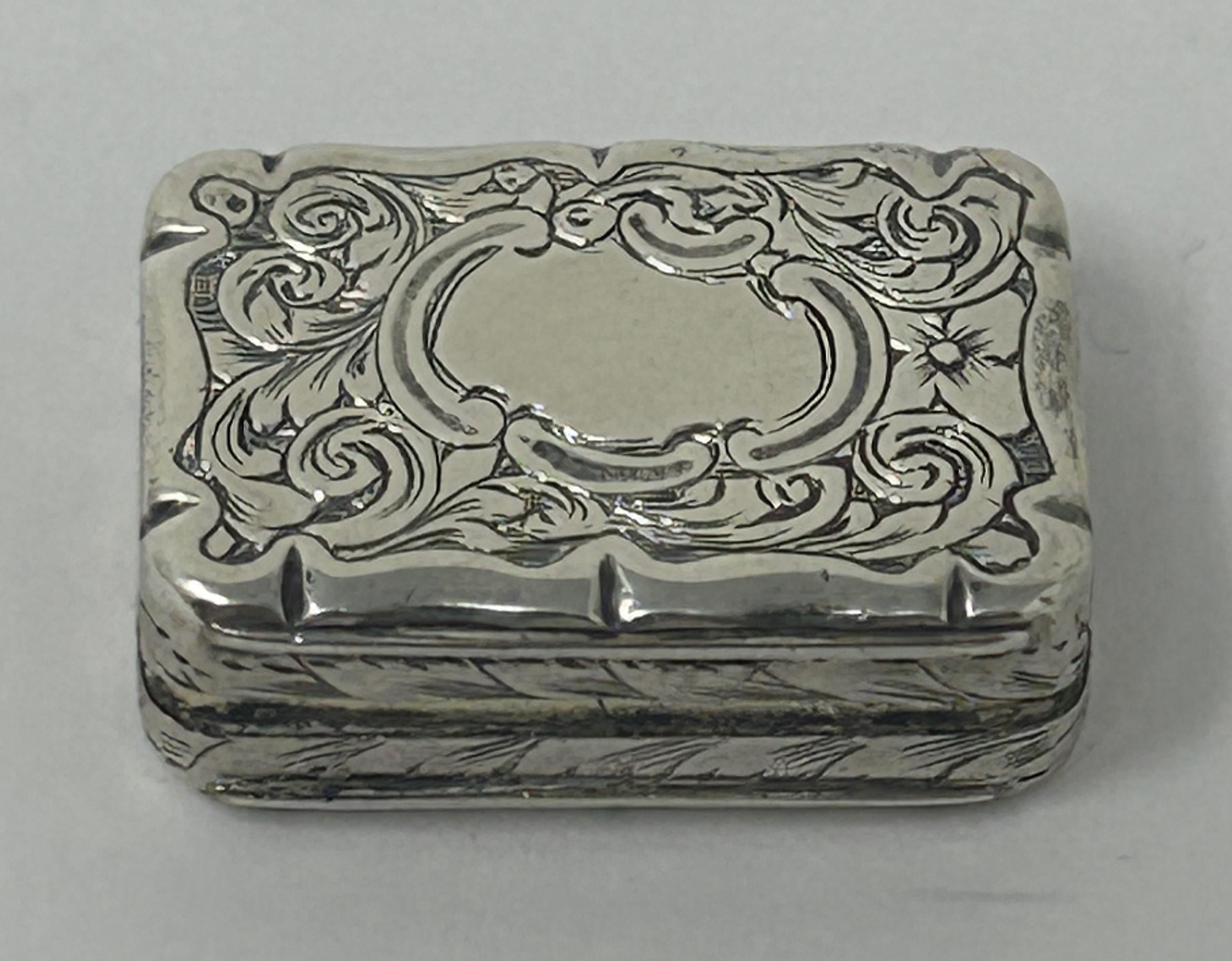 A 19th century silver vinaigrette, 6.2 g