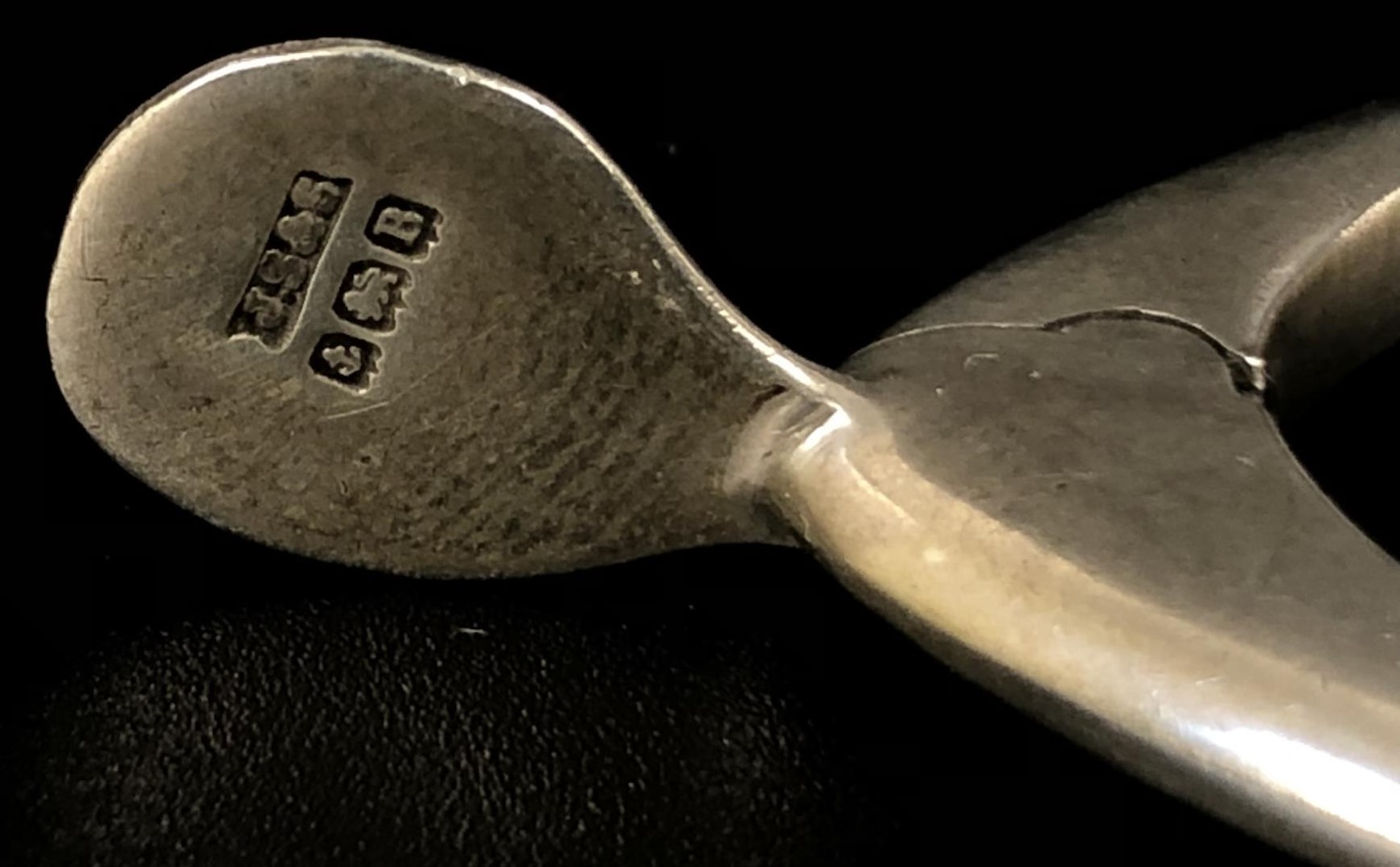 A pair of novelty sugar nips, in the form of a wish bone, Birmingham 1926, 11.3 g - Image 3 of 4