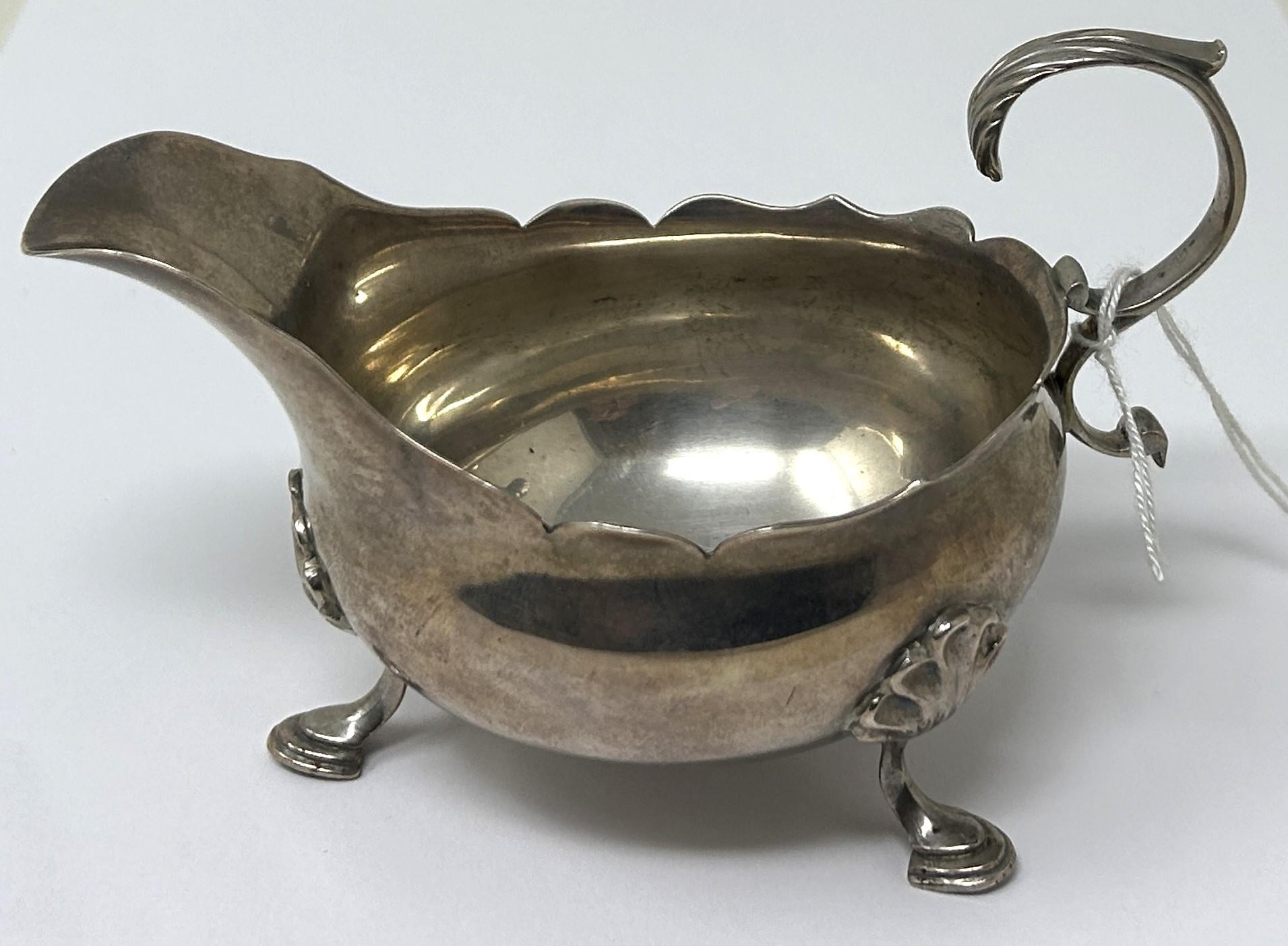 A George IV silver sauceboat, Barnard Bros, London 1821, 2.8 ozt - Image 3 of 6