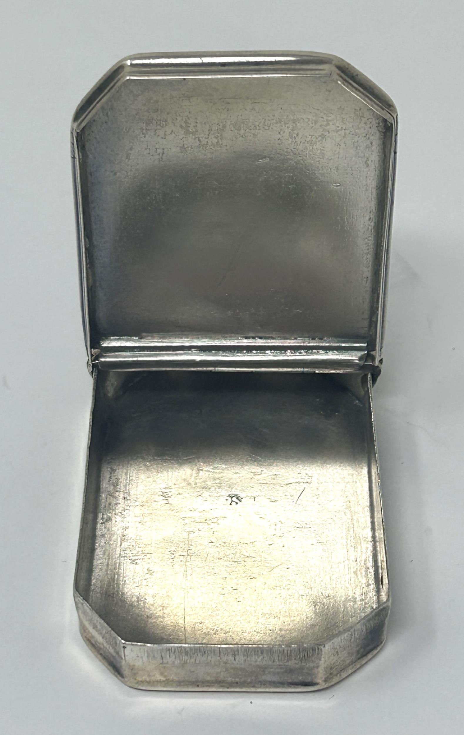 An 18th century silver snuff box, marks rubbed, 48.7 g - Image 3 of 6