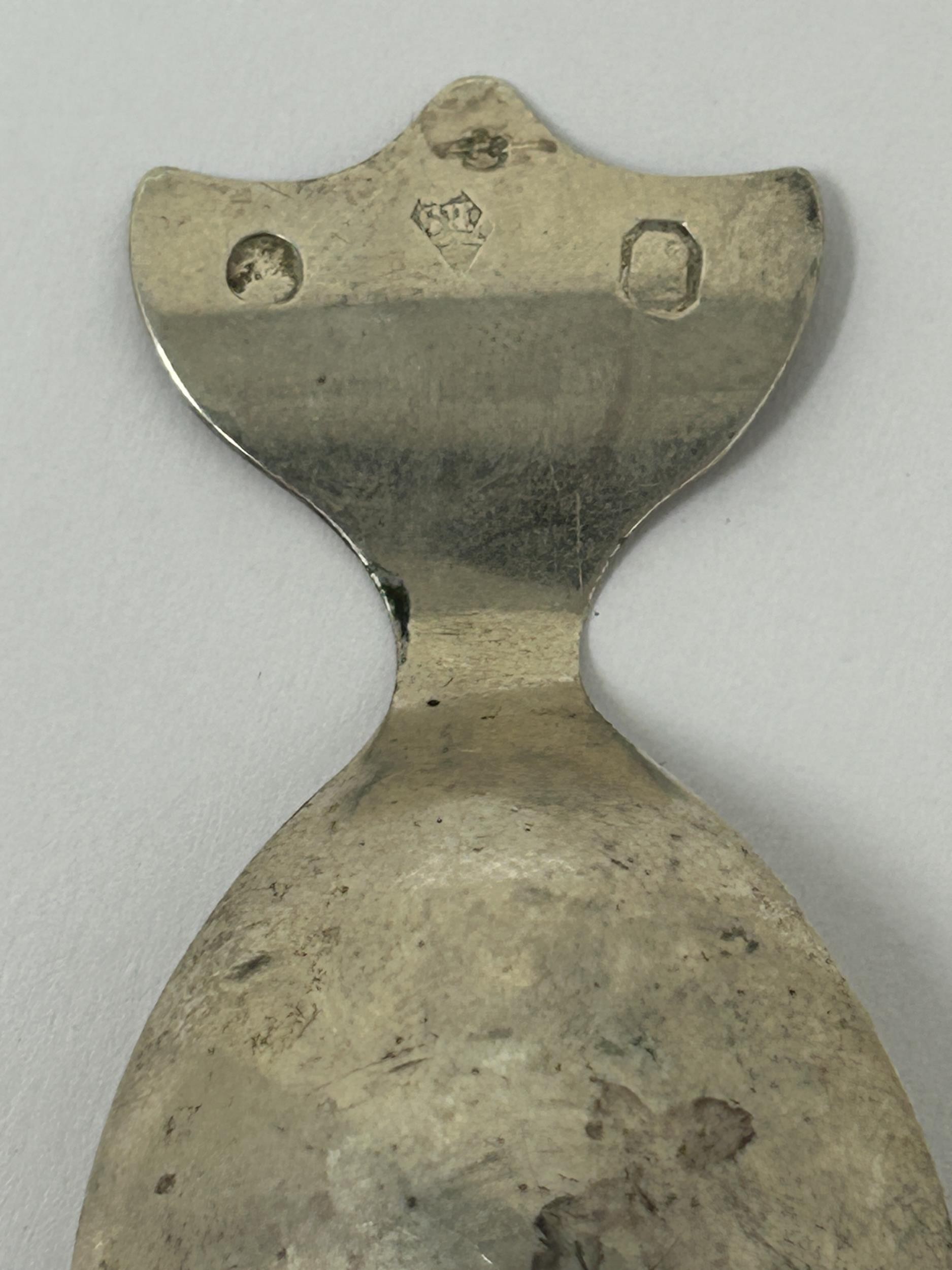 A Continental silver coloured metal novelty caddy spoon, in the form of a whale, marks rubbed, 8.7 g - Image 3 of 3