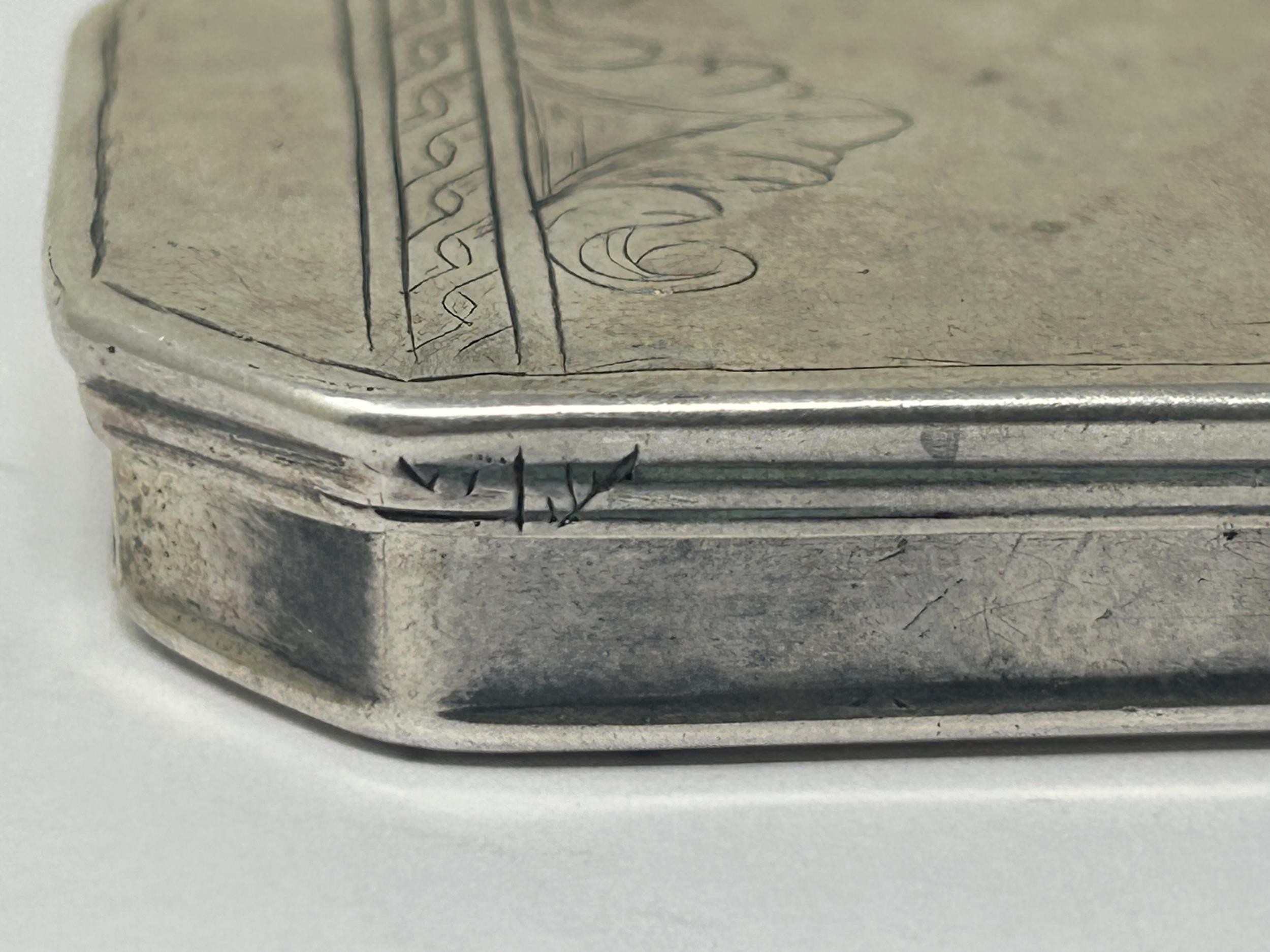 An 18th century silver snuff box, marks rubbed, 48.7 g - Image 5 of 6