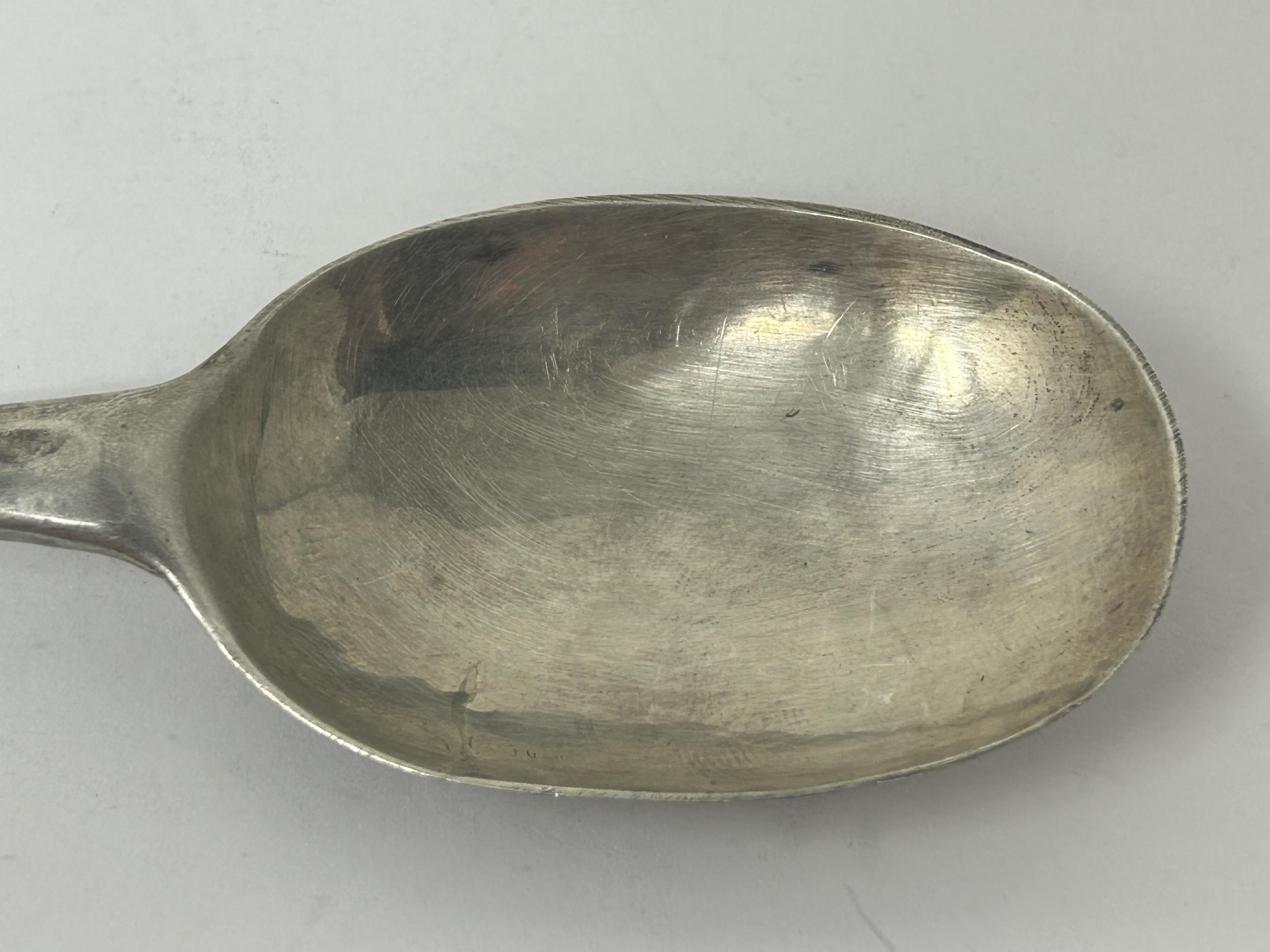 A mid-18th century silver trefid spoon, London 1751, 1.6 ozt - Image 3 of 5