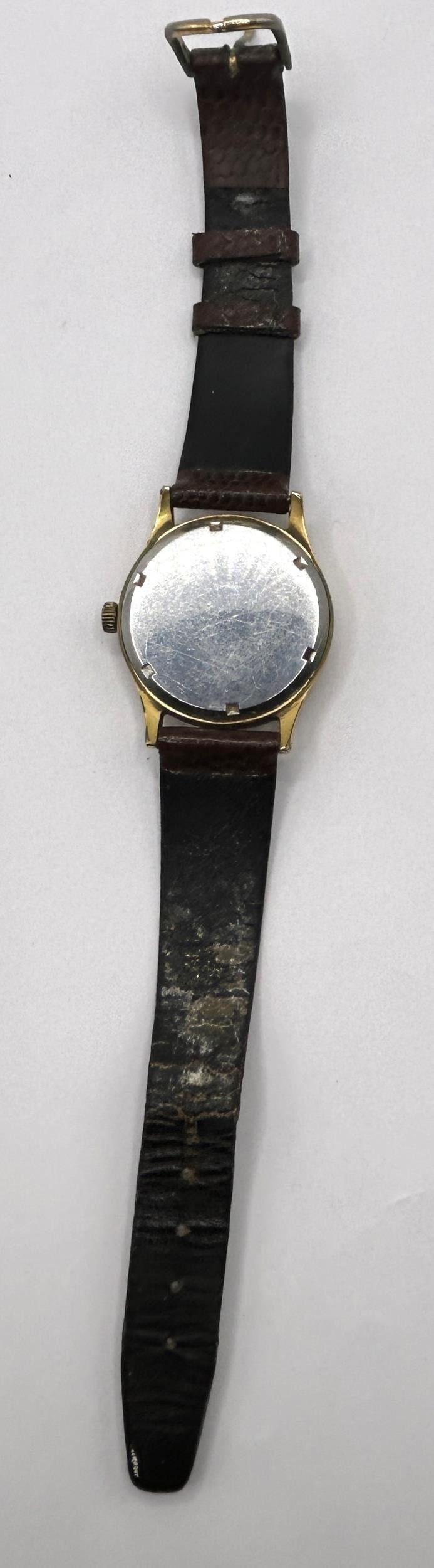 A gentleman's Smiths Deluxe wristwatch, on an associated leather strap - Image 2 of 3