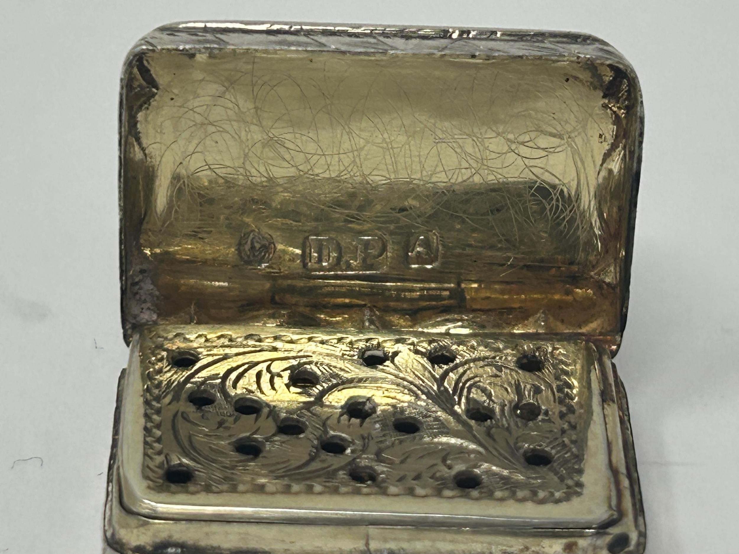 A 19th century silver vinaigrette, 6.2 g - Image 4 of 4