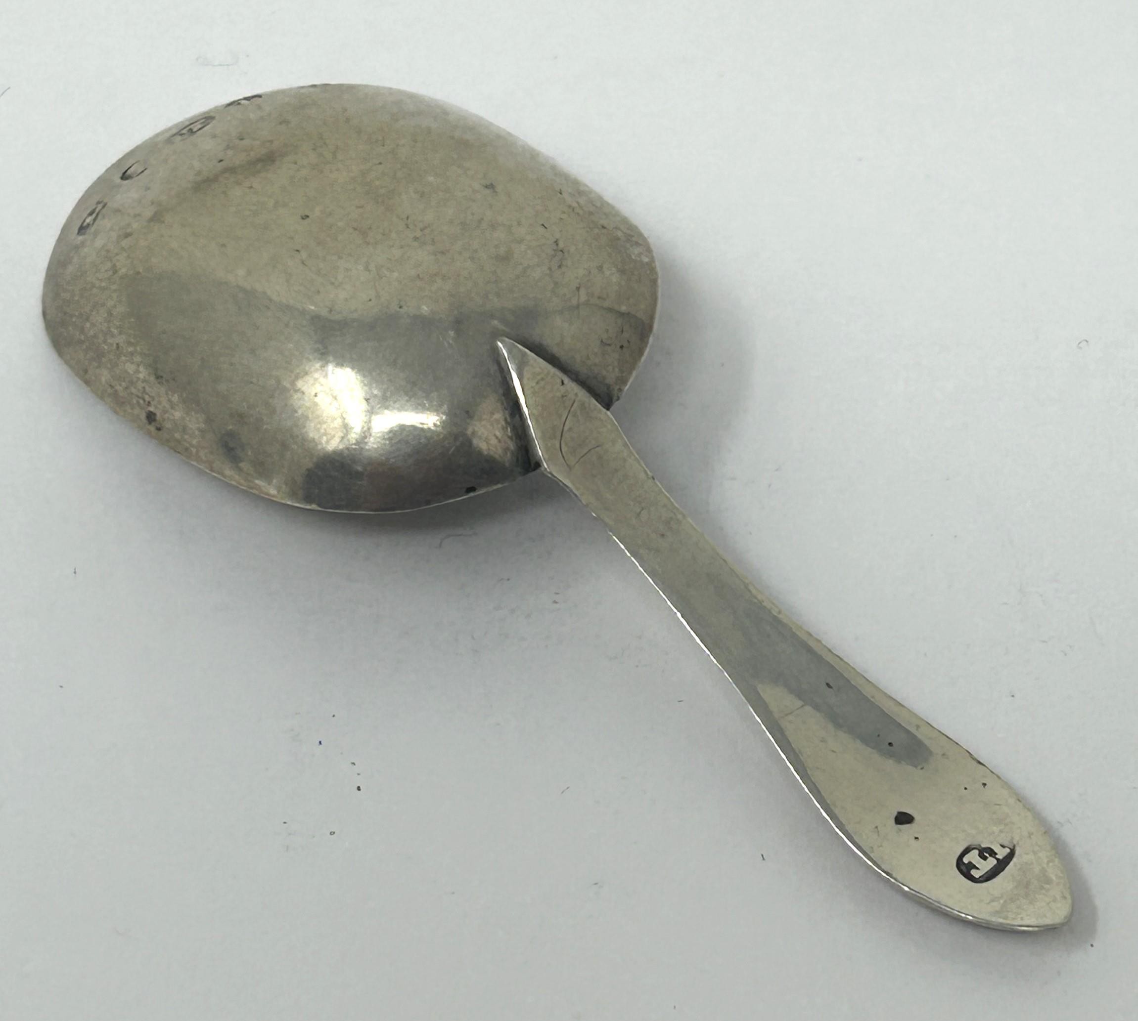 A George III silver caddy spoon, Birmingham 1810, 6 g - Image 2 of 5