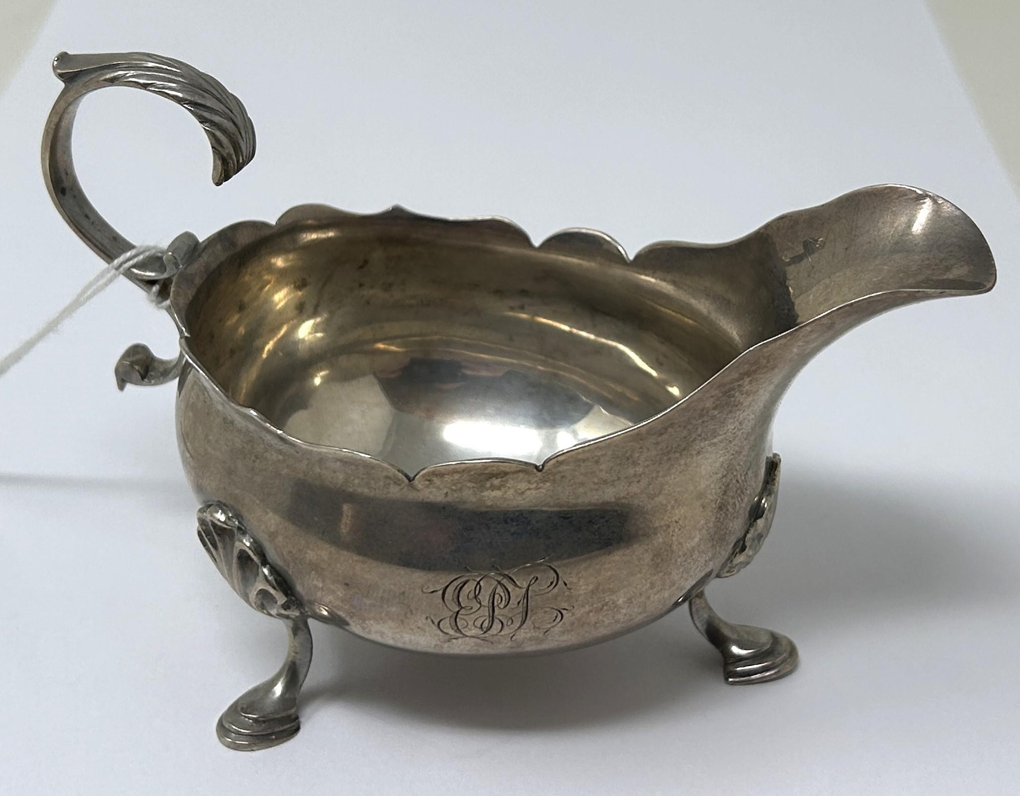 A George IV silver sauceboat, Barnard Bros, London 1821, 2.8 ozt - Image 4 of 6