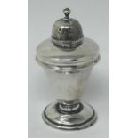 An Edward VII silver pepper, Birmingham 1905, 19.4 g