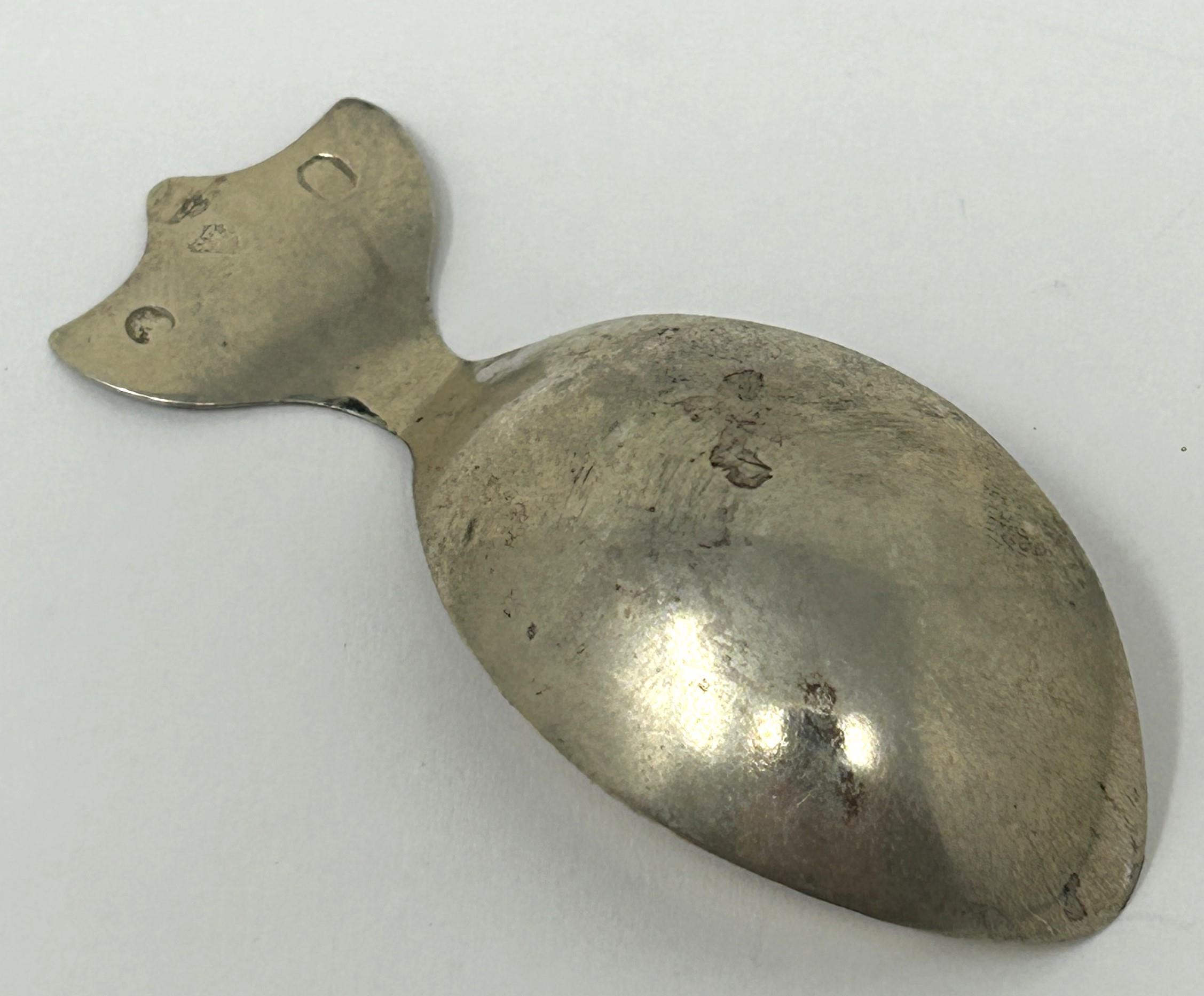 A Continental silver coloured metal novelty caddy spoon, in the form of a whale, marks rubbed, 8.7 g - Image 2 of 3