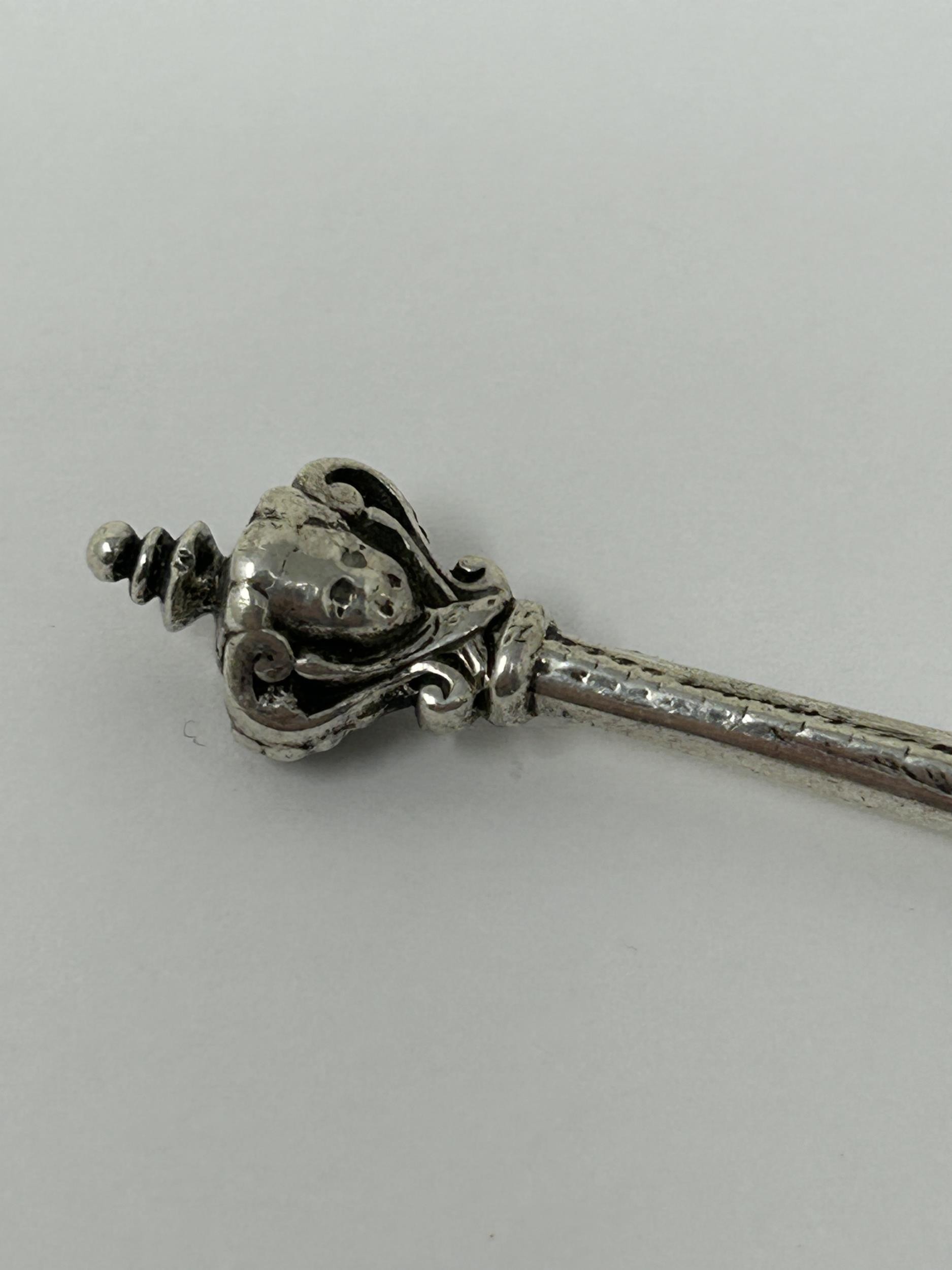 A silver coloured metal caddy spoon, 4 g - Bild 2 aus 6