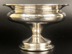 A George V silver pedestal bowl, Sheffield 1911, 3.6 ozt
