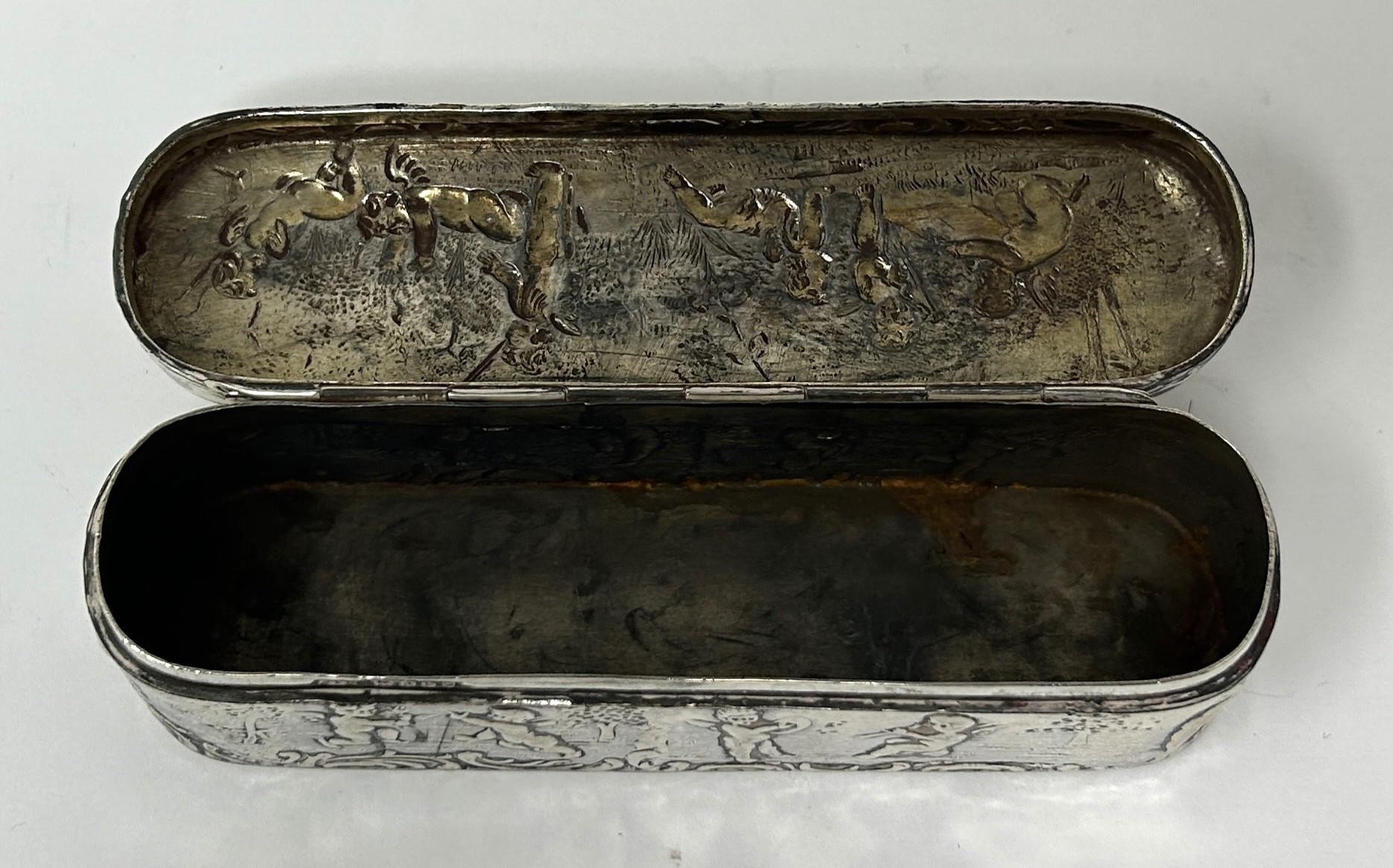A Continental silver box, decorated children, import marks for 1896, 2.8 ozt - Image 3 of 5