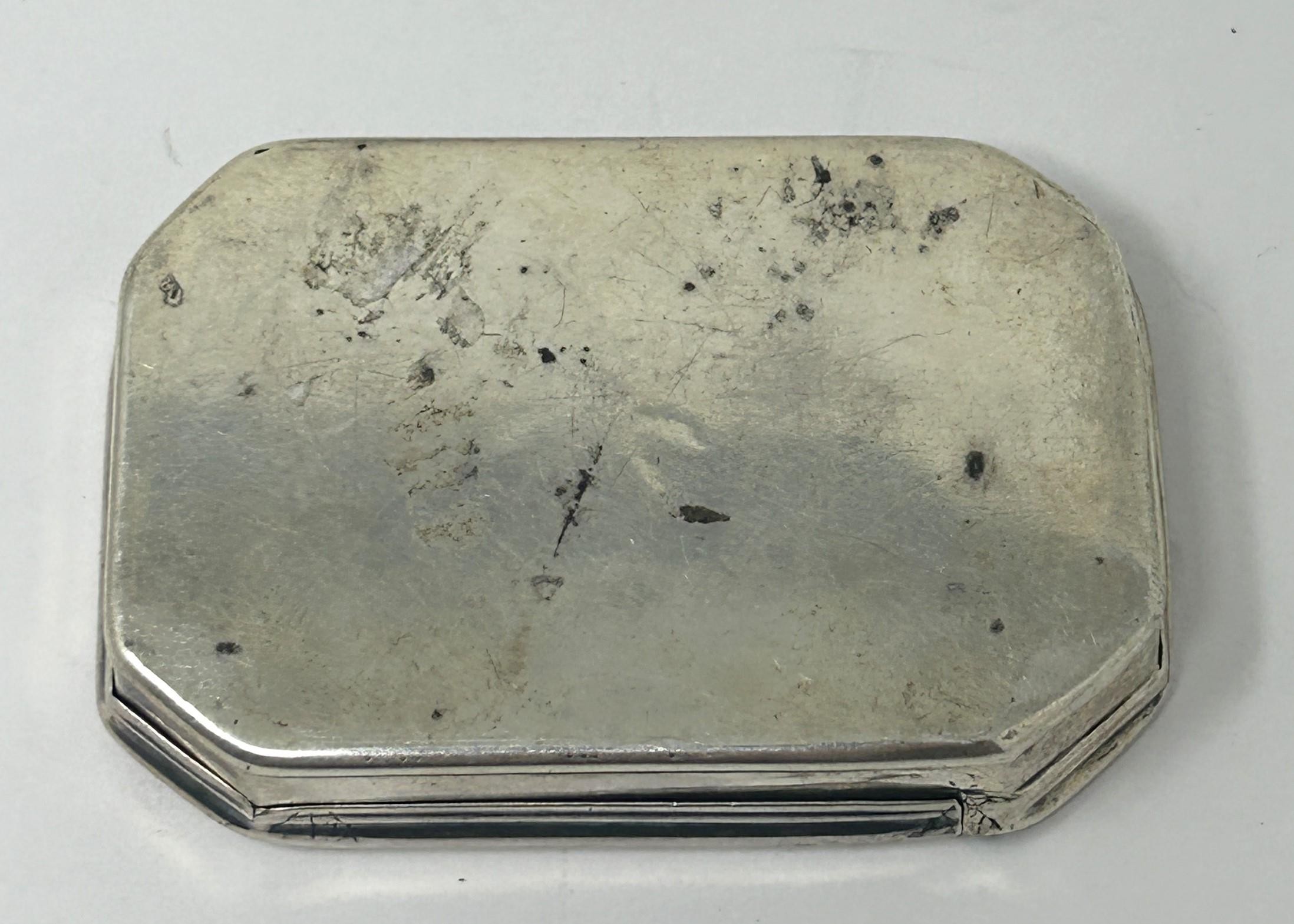 An 18th century silver snuff box, marks rubbed, 48.7 g - Image 4 of 6