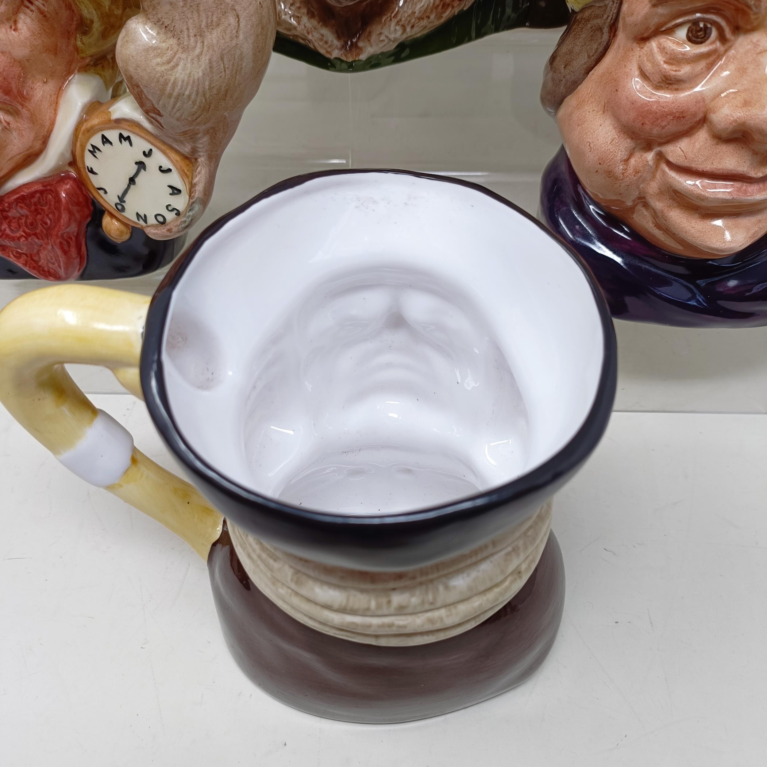 A Royal Doulton character jug, The Falconer D6533, Viking D6496, a Toby jug, Jolly Toby, a character - Bild 14 aus 35