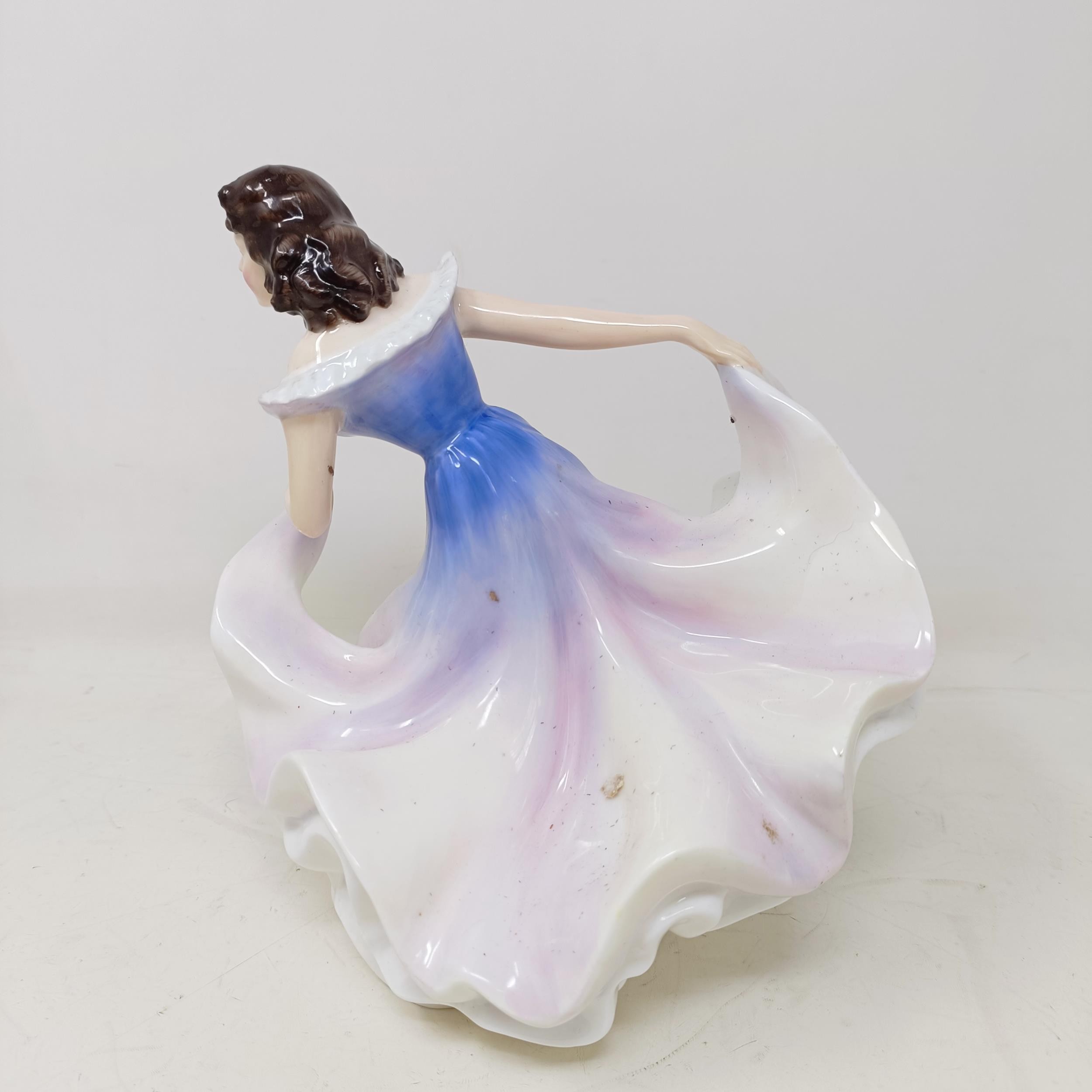 A Royal Doulton figure, Blithe Morning, HN2065, A Gypsy Dance HN2230, Spring Flowers HN1807, - Bild 19 aus 21