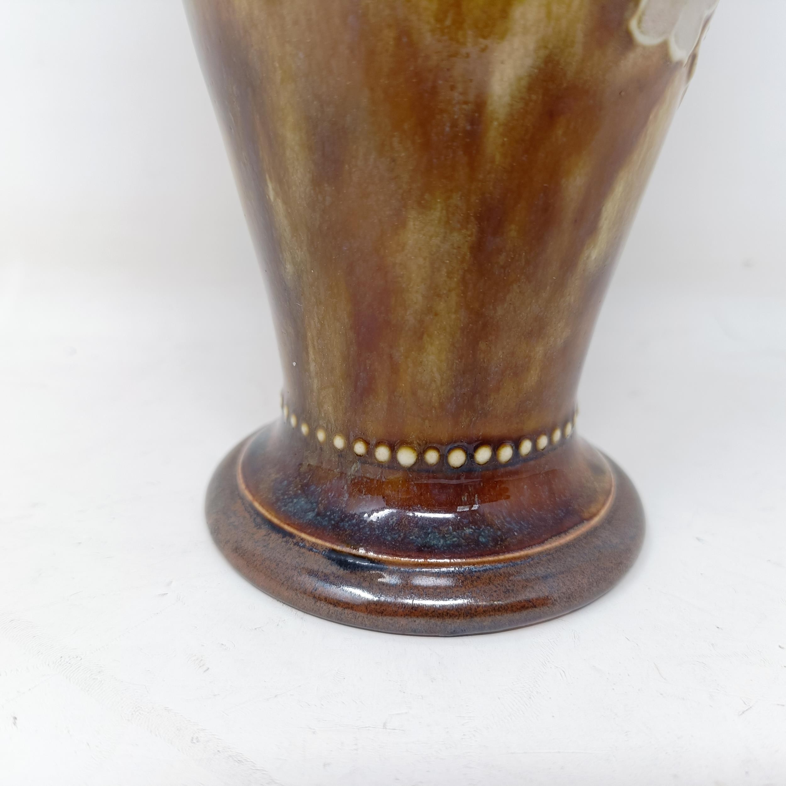 A Royal Doulton vase, by Joan Honey, decorated flowers, 33 cm high No chips, cracks or restoration - Bild 9 aus 10