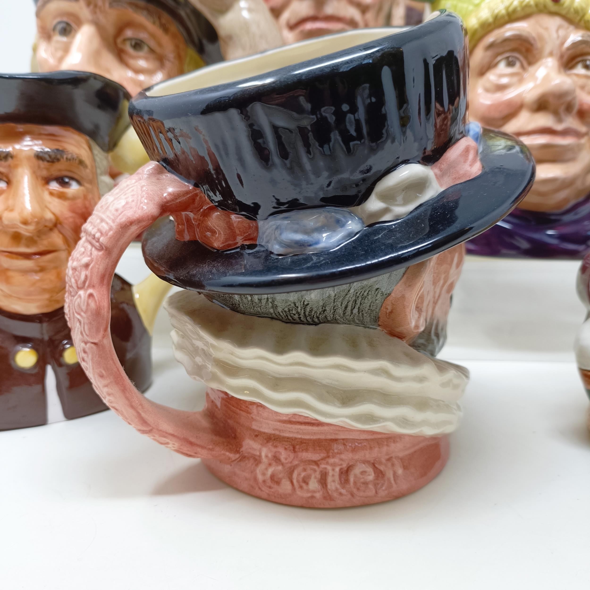 A Royal Doulton character jug, The Falconer D6533, Viking D6496, a Toby jug, Jolly Toby, a character - Bild 4 aus 35
