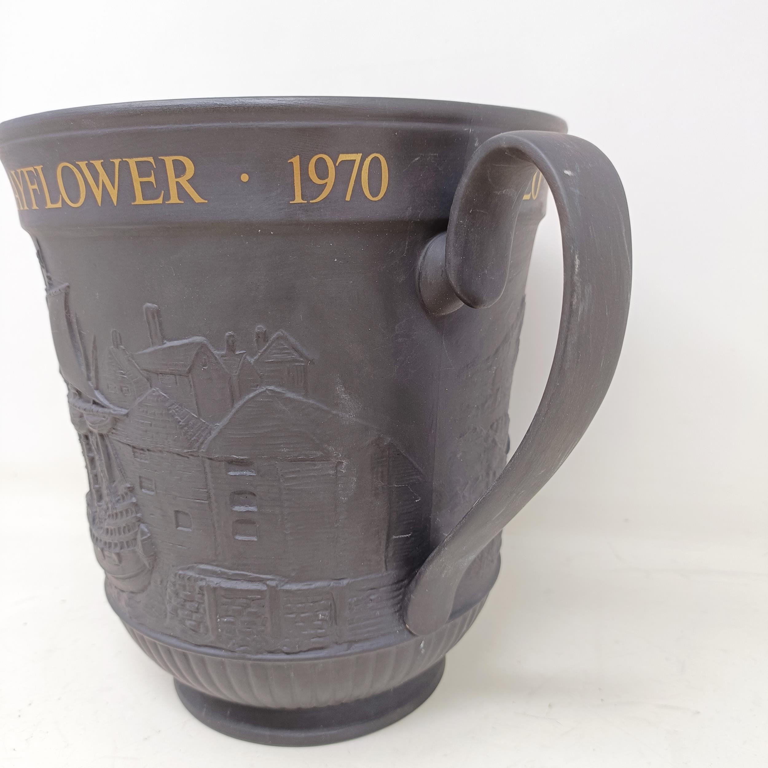 A Royal Doulton commemorative two handled cup, 1620 - The Mayflower 1970, No 309, 20 cm high - Image 3 of 7