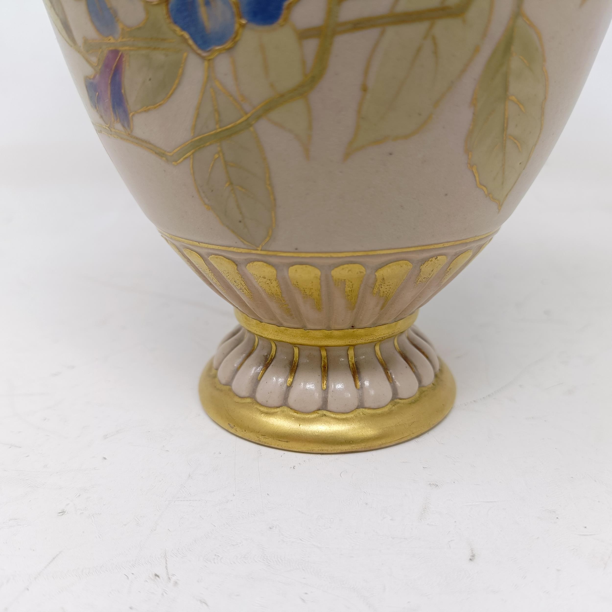 A Doulton Lambeth jug by Frank A Butler, decorated flowers, highlighted in gilt, 26 cm high good - Bild 3 aus 8